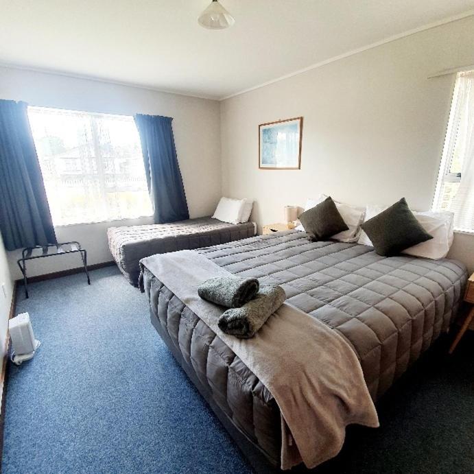 One-Bedroom Suite - Photo 2