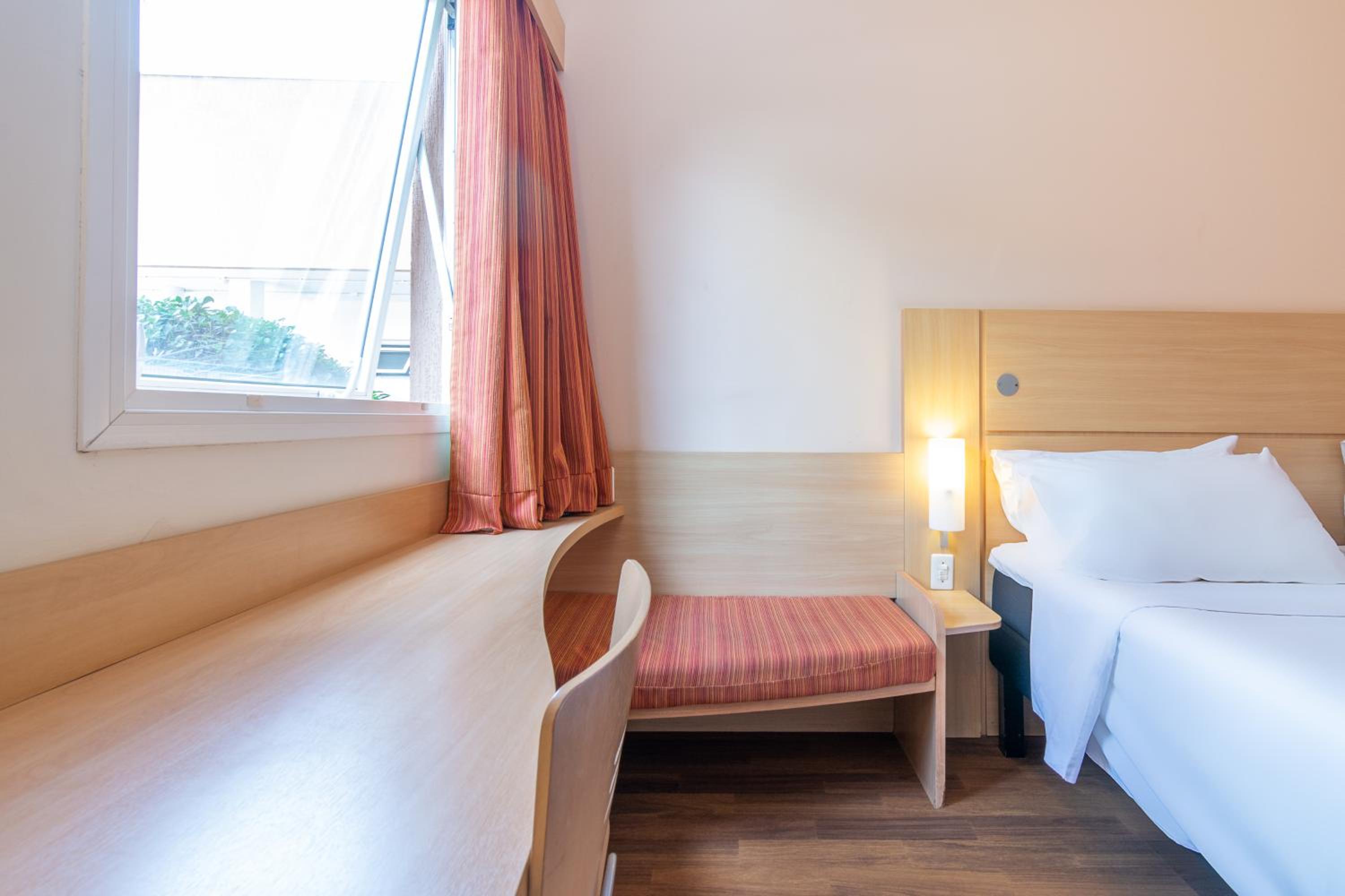 Standard Twin Room photo 3