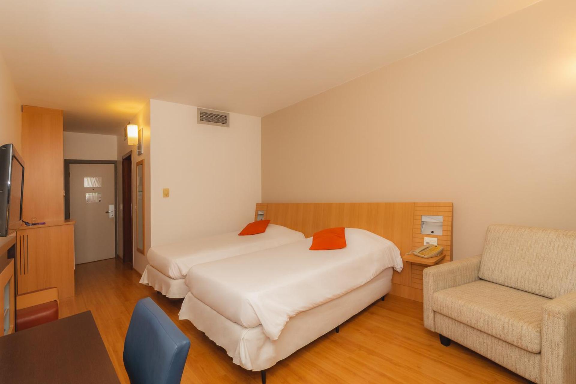 Superior Room with 2 Single Beds - Photo 6