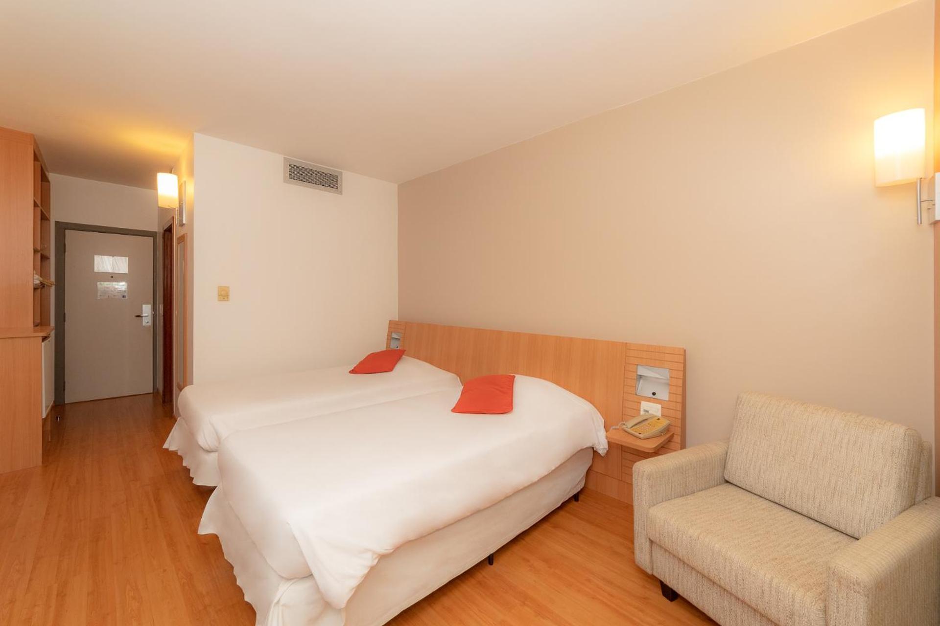 Superior Room with 2 Single Beds - Photo 2