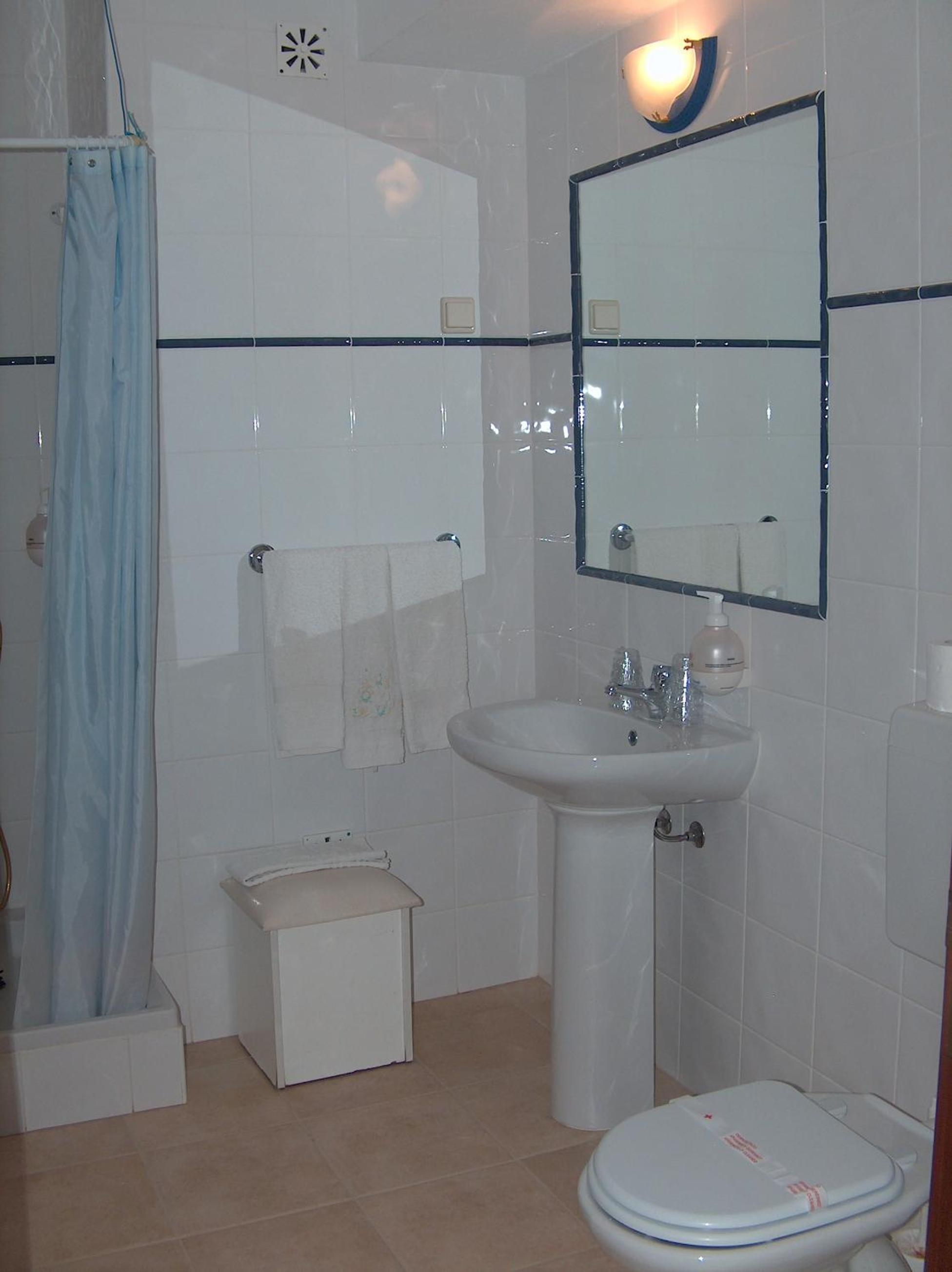 Double Room - Photo 10
