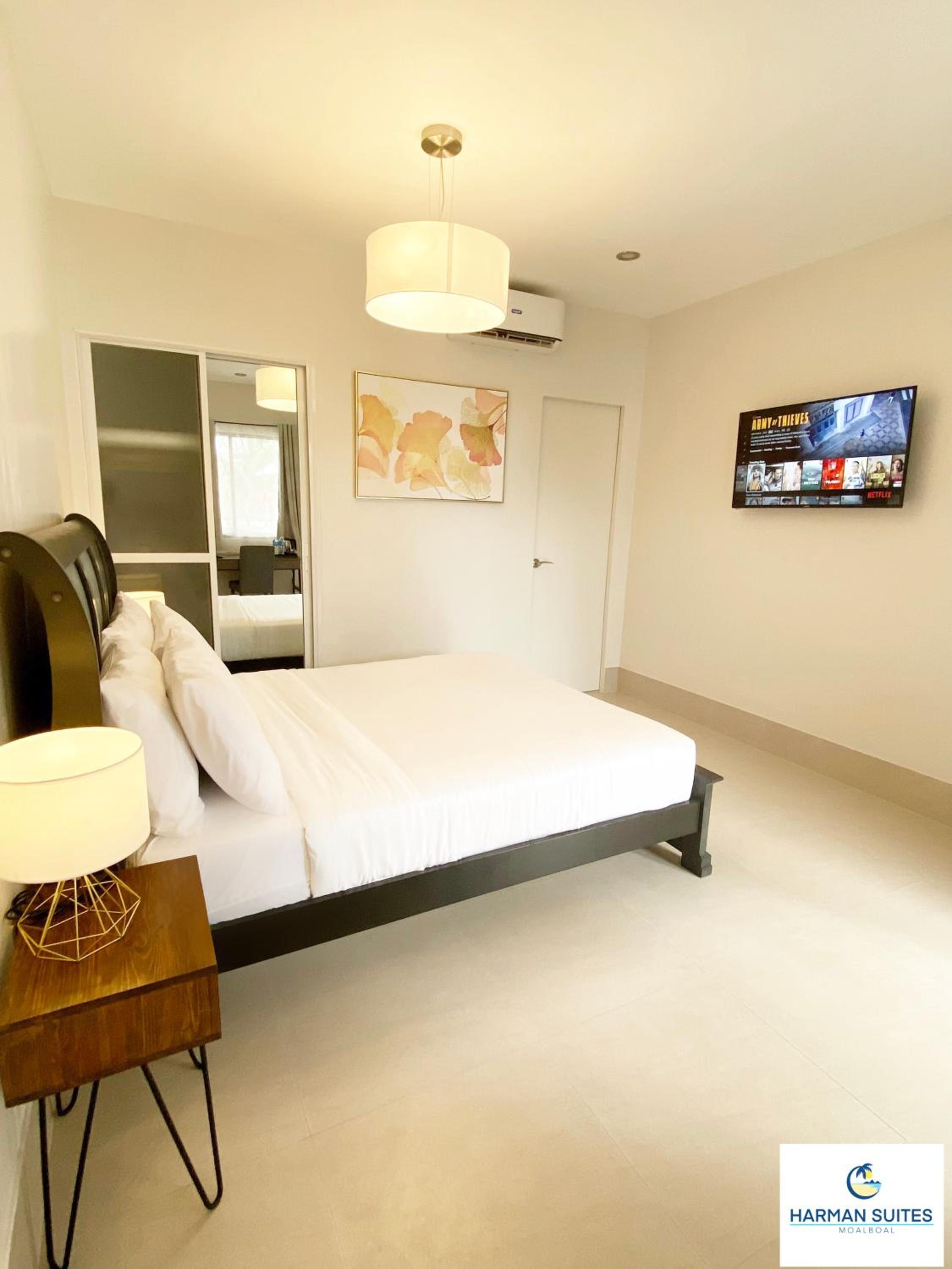 Deluxe Queen Suite - Photo 1