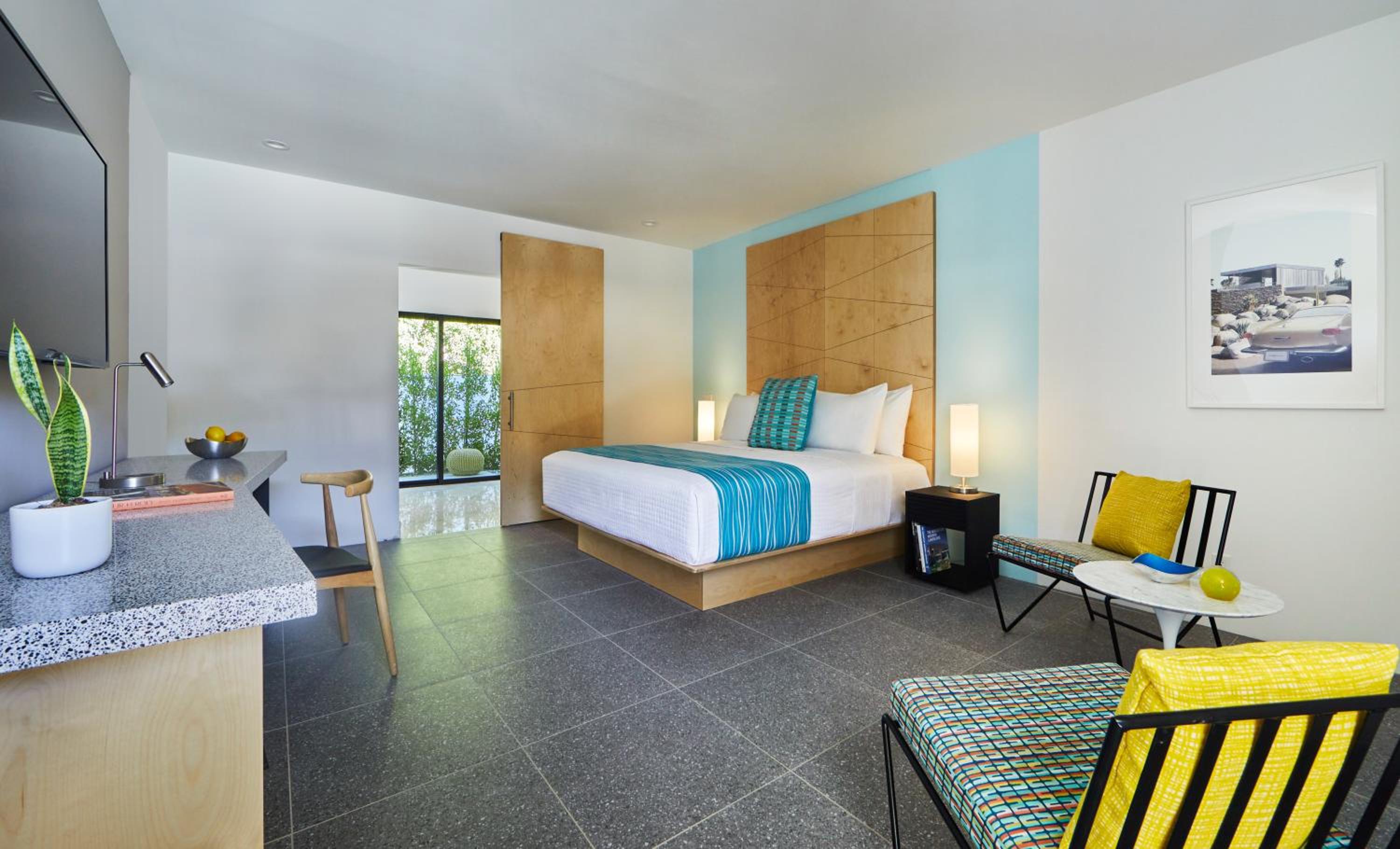 Deluxe King Room with Patio - Photo 1