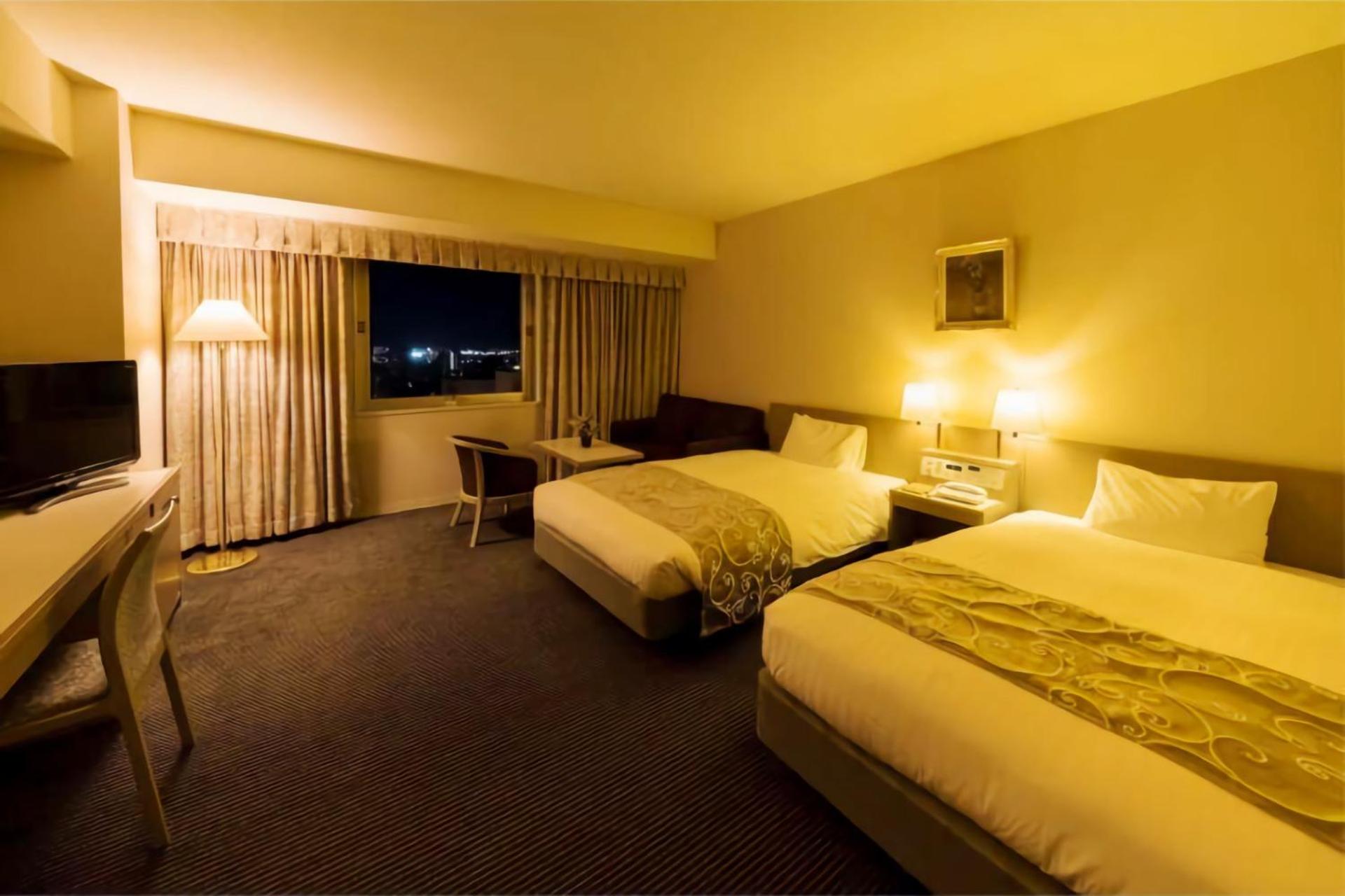 Twin Room with Mountain View - Non-Smoking photo 1