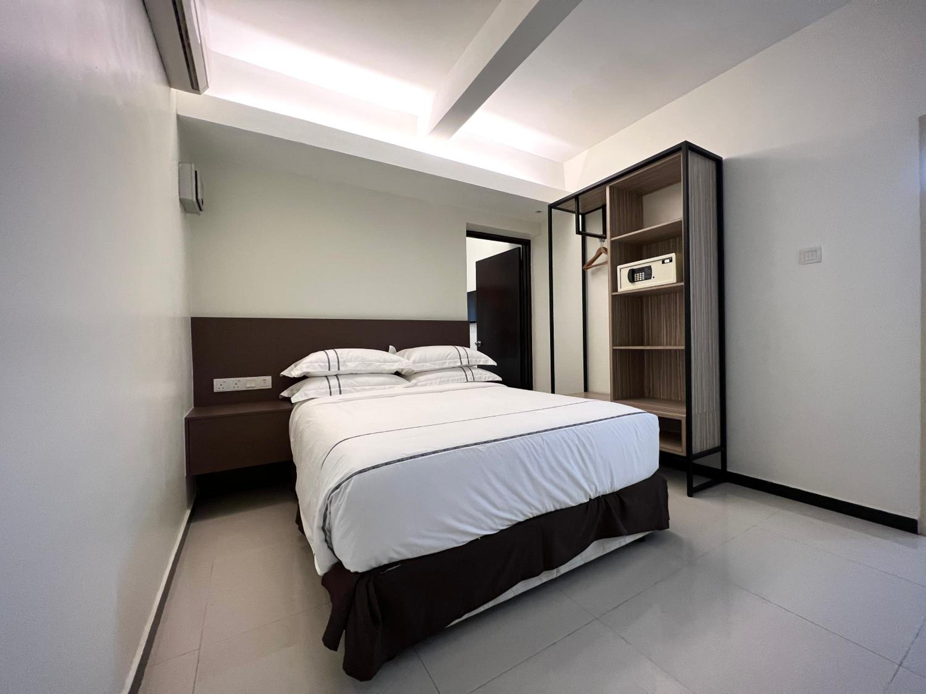Deluxe Queen Room photo 3