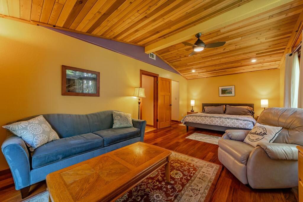 Three-Bedroom House photo 3