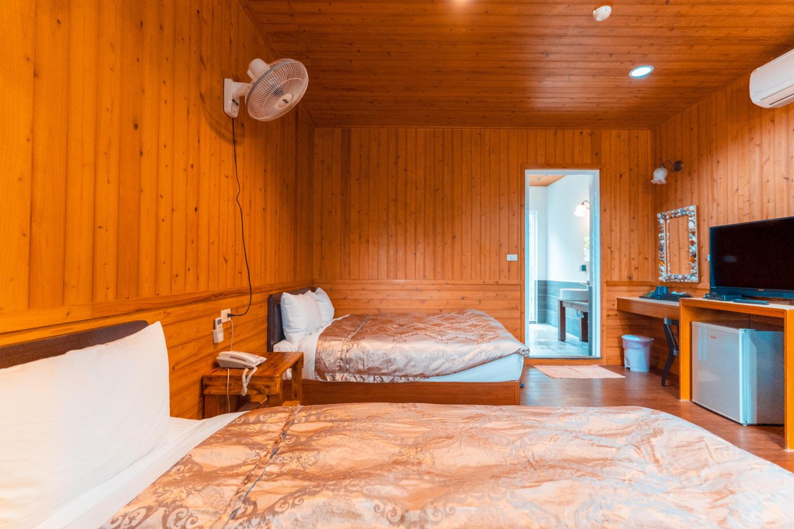 Deluxe Double or Twin Room with Mountain View