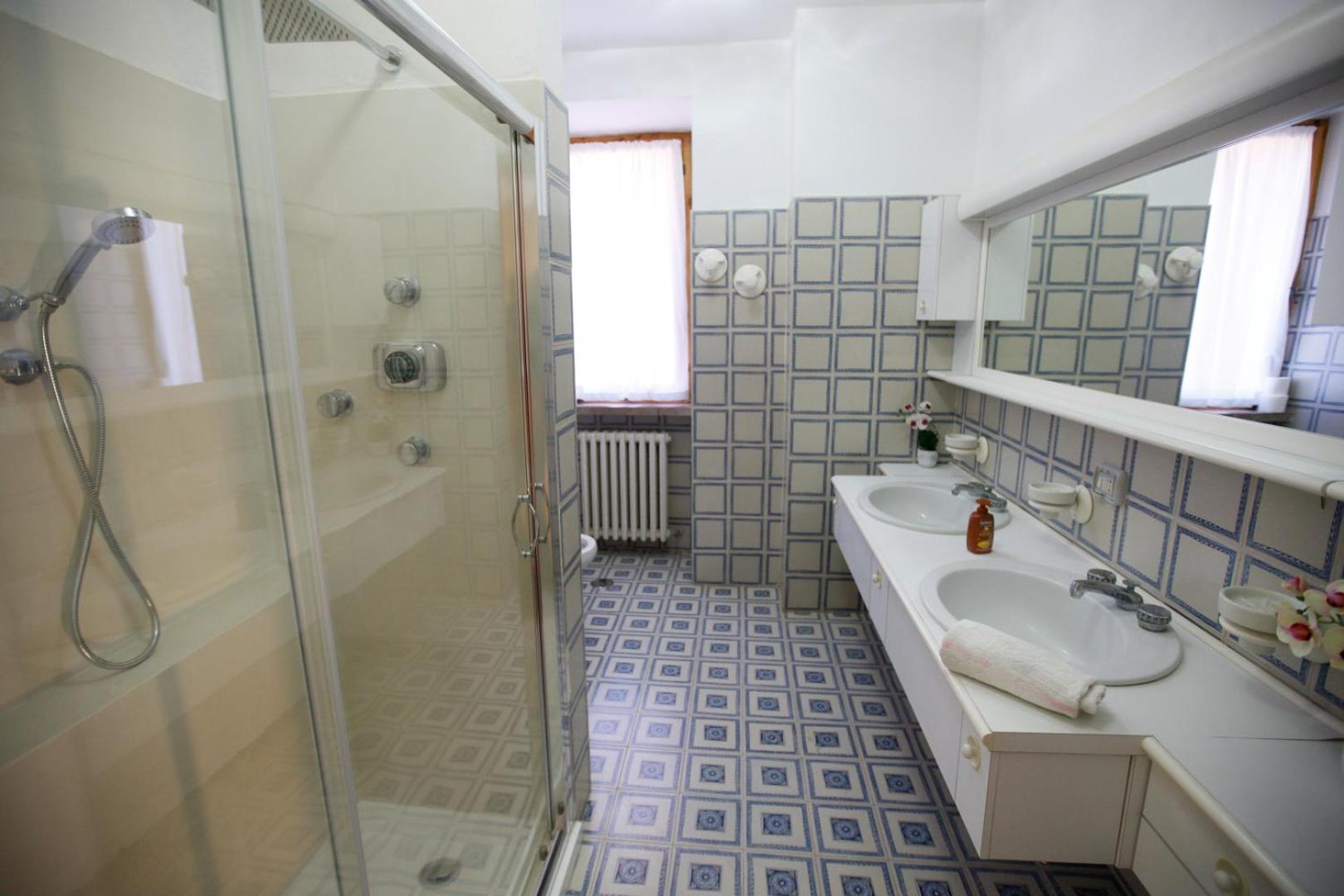 Deluxe Room - Photo 6