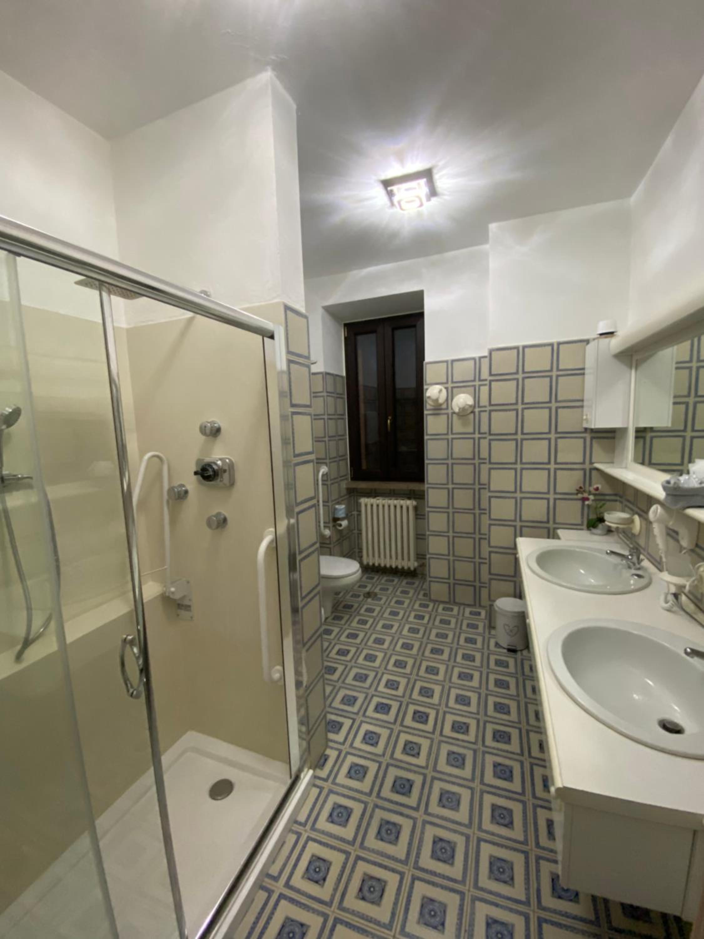 Deluxe Room - Photo 5