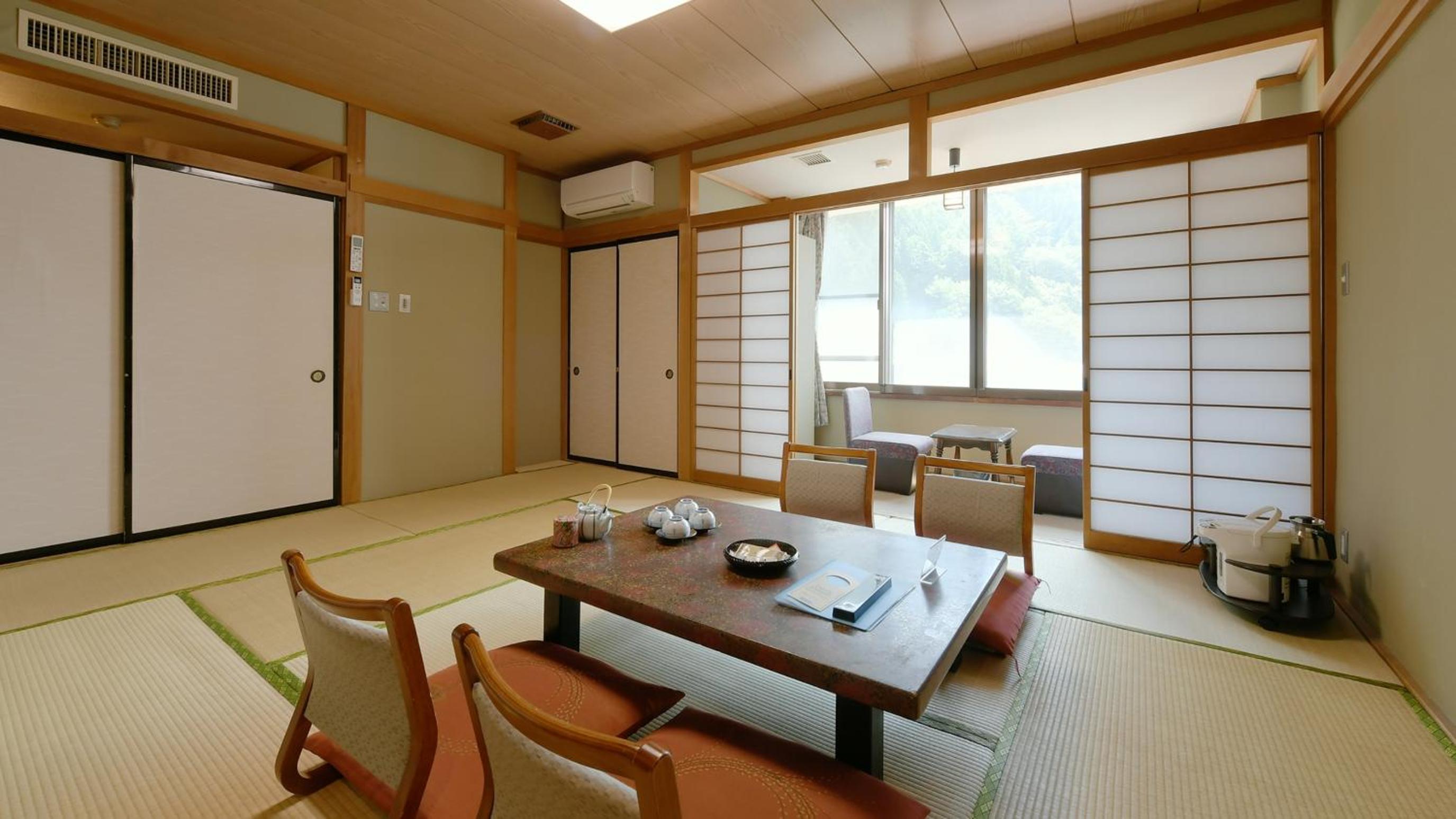 Large Japanese Room with Lake View Non-Smoking photo 3