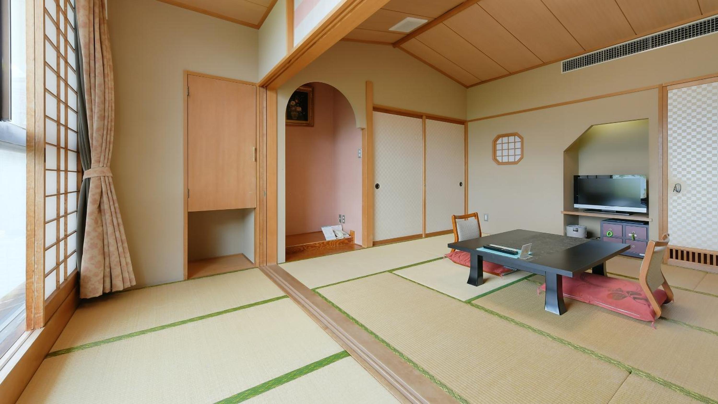 Large Japanese Room with Lake View Non-Smoking photo 2