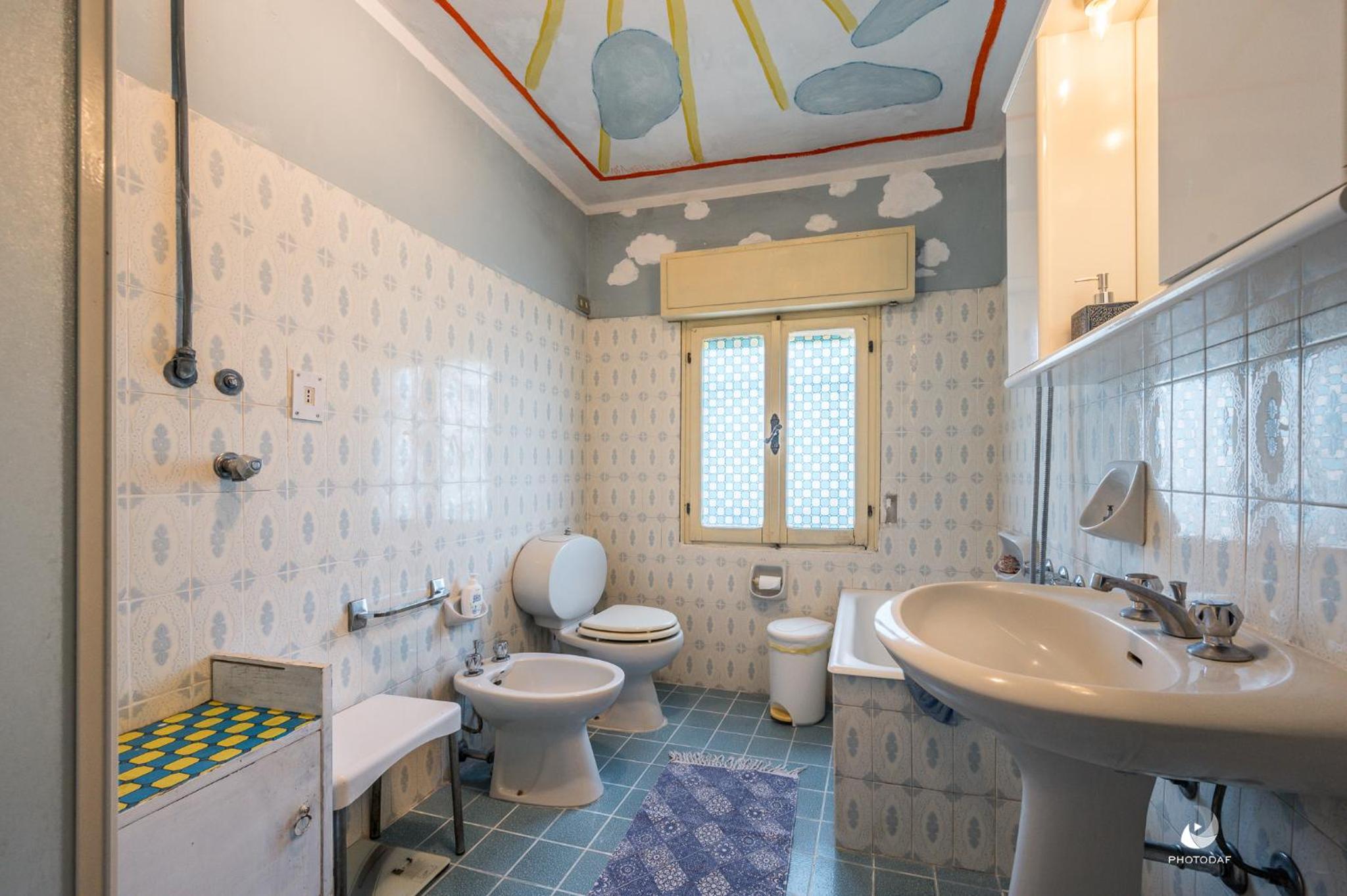Double Room with Shared Bathroom photo 2