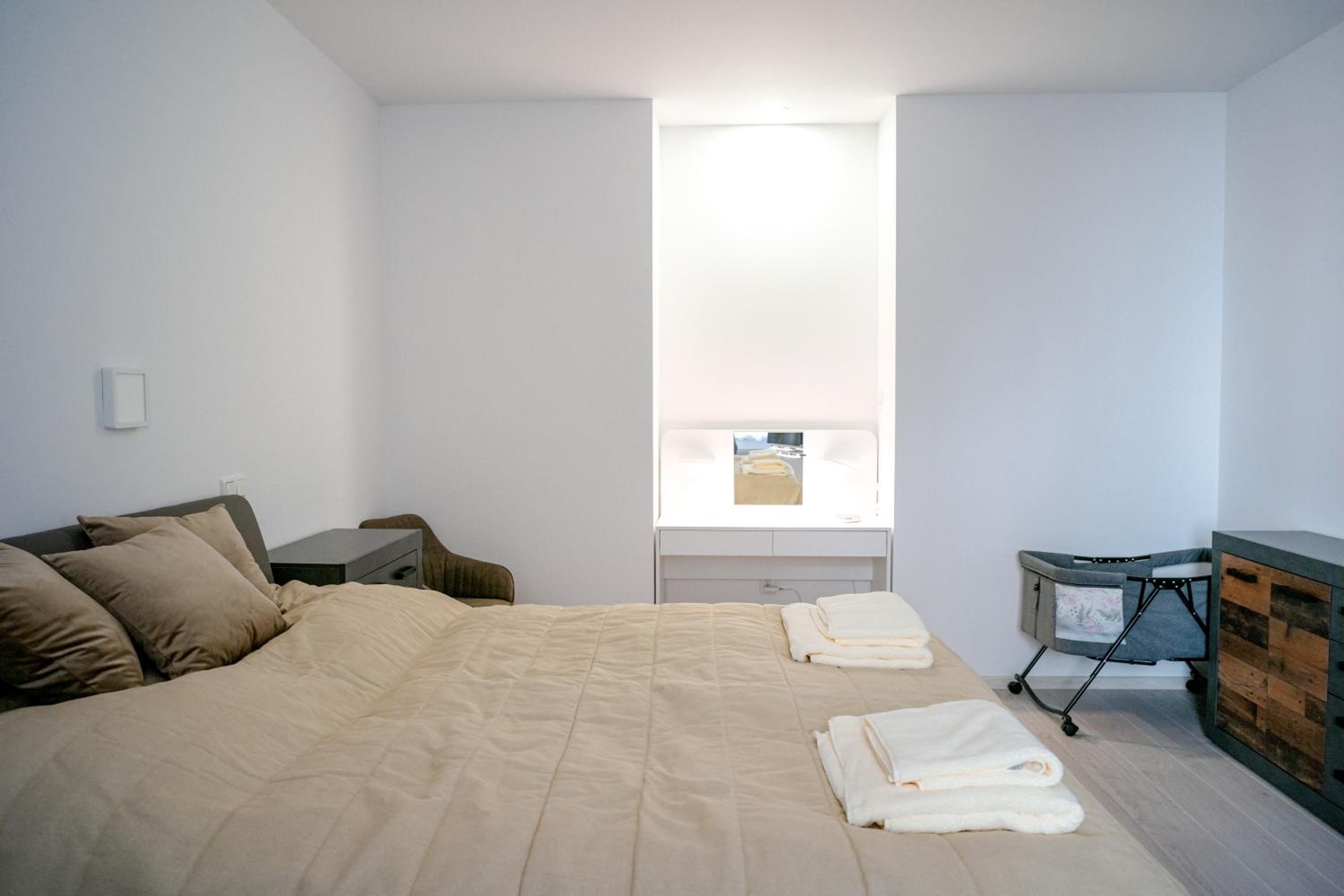 One-Bedroom Apartment - Photo 7