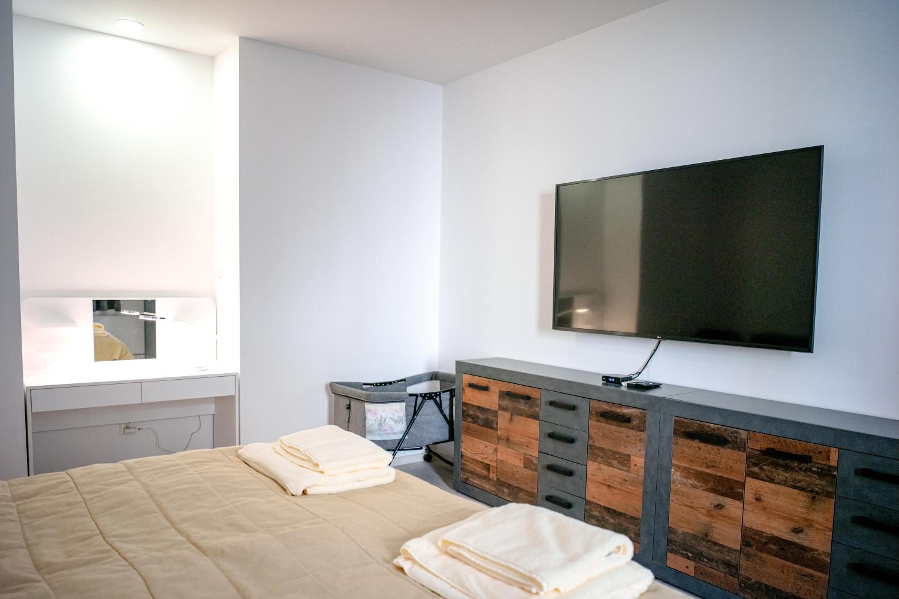 One-Bedroom Apartment - Photo 11