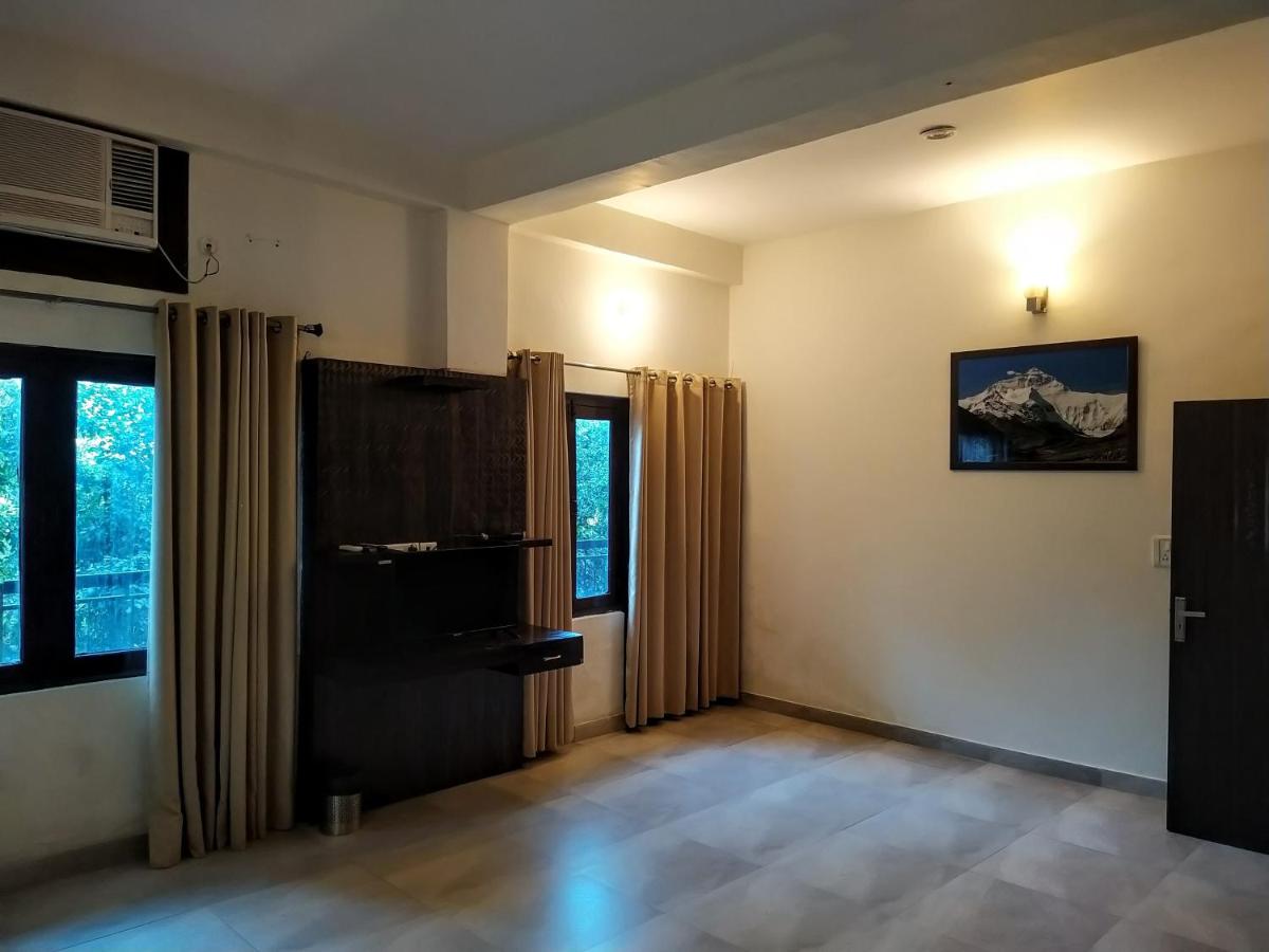 Deluxe Double Room with Balcony photo 3