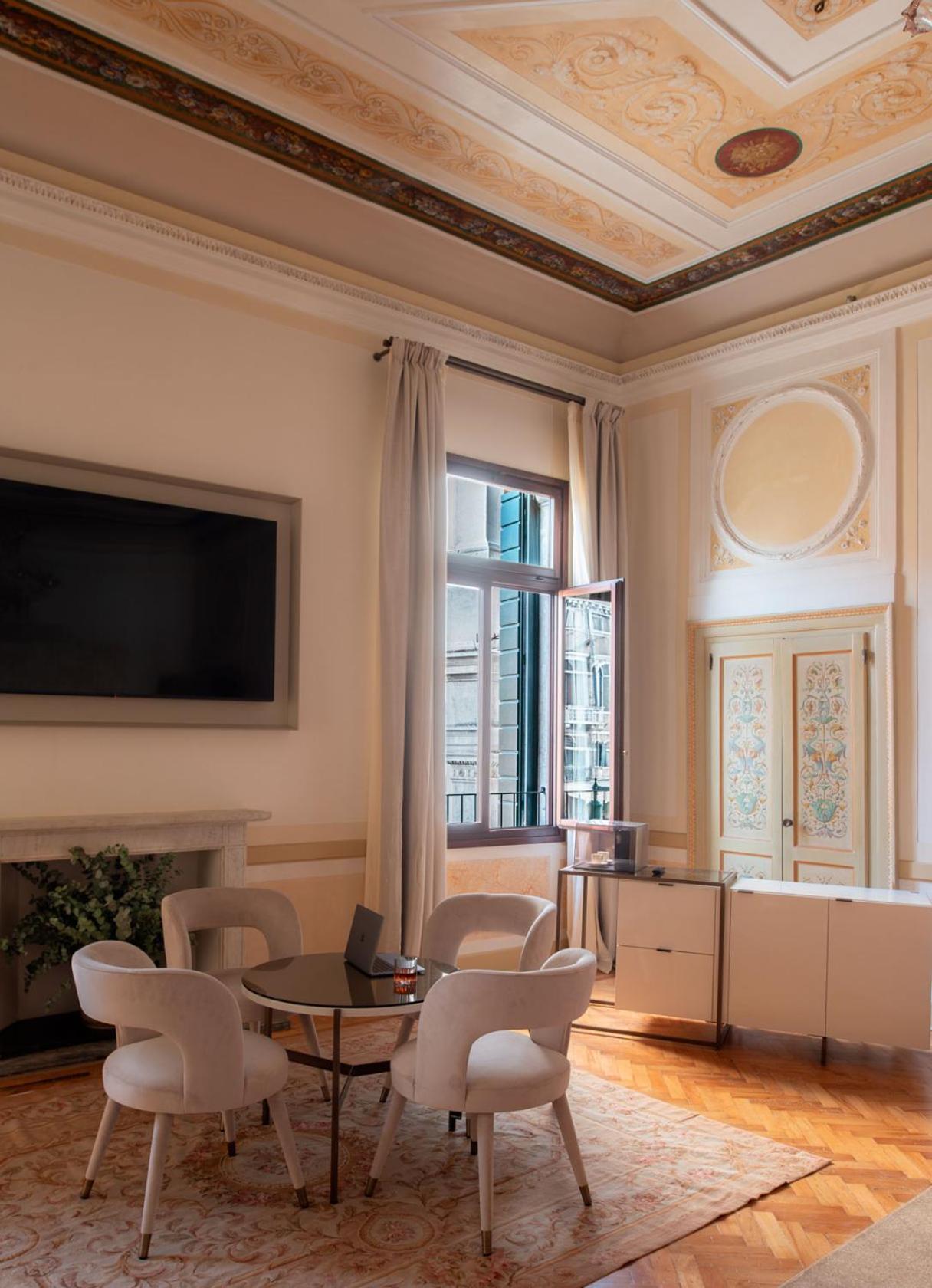 Executive Suite photo 2