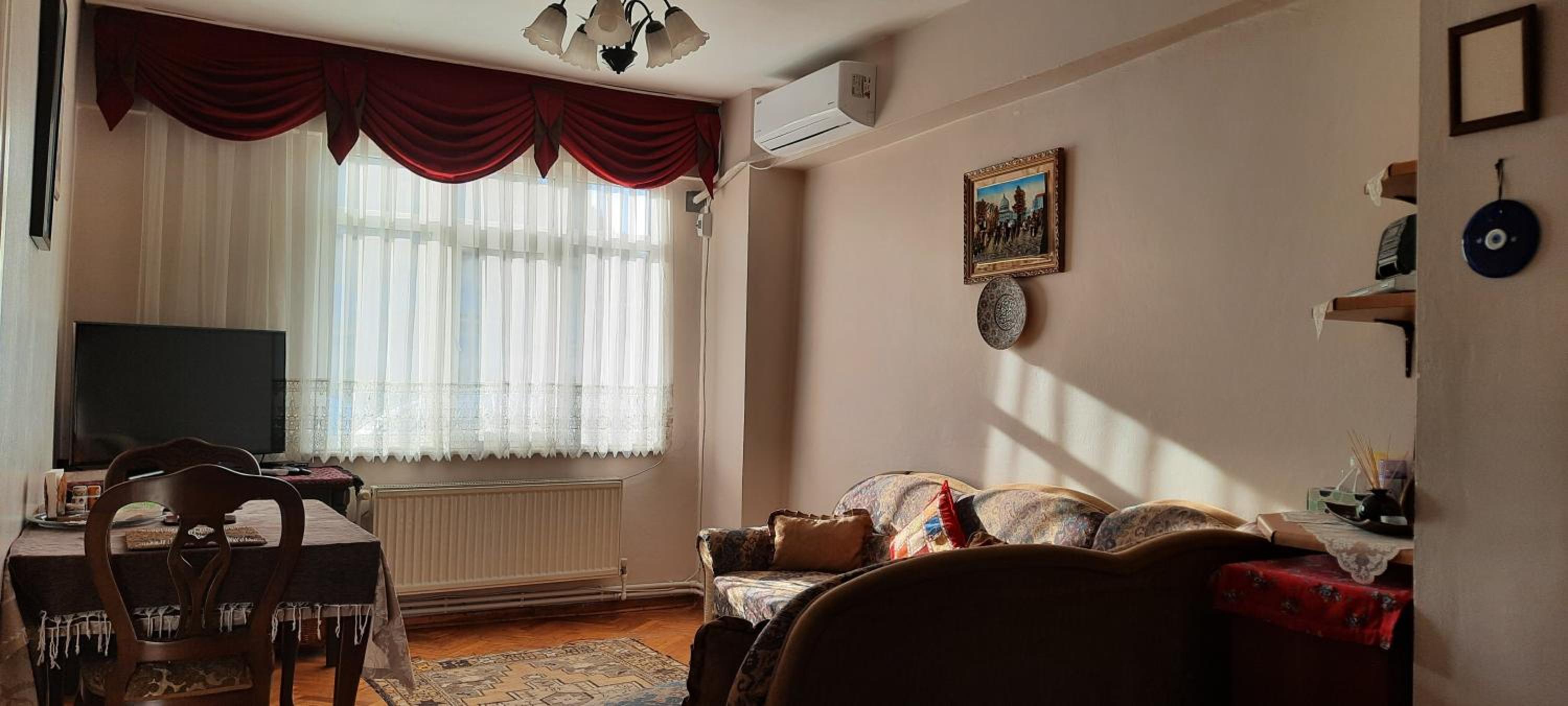 One-Bedroom Apartment photo 1
