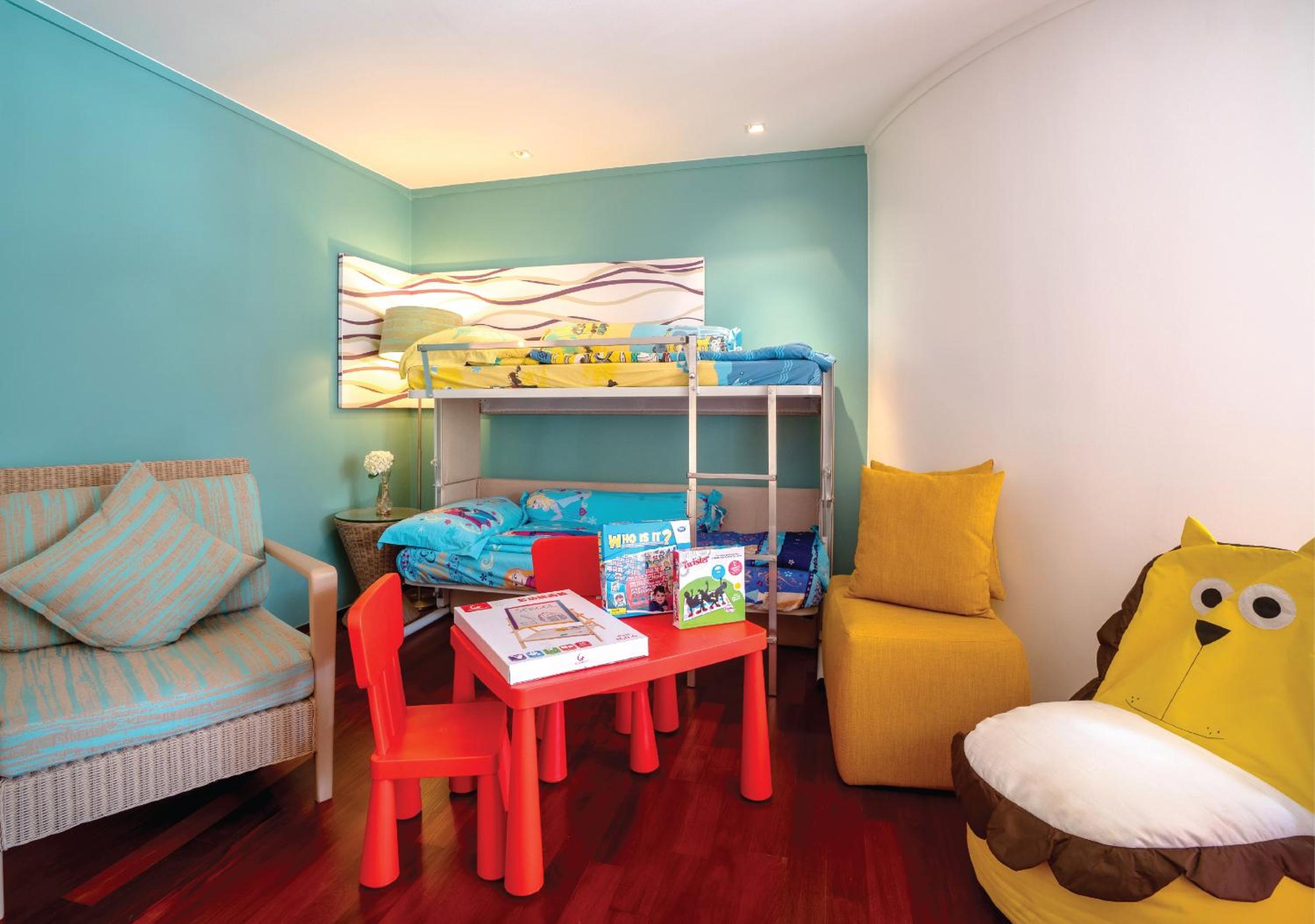 One-Bedroom Family Suite - Photo 6