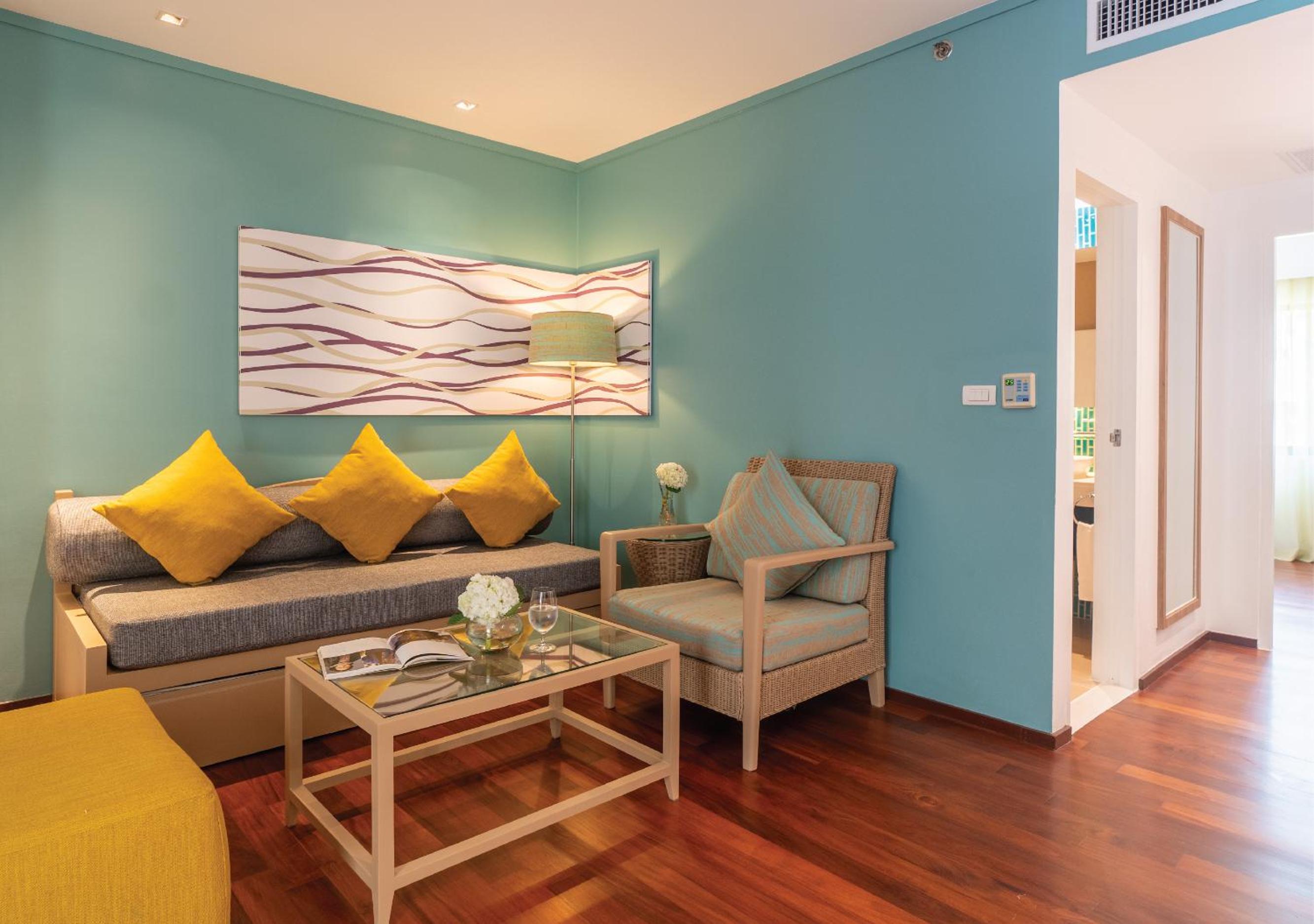 One-Bedroom Family Suite - Photo 5