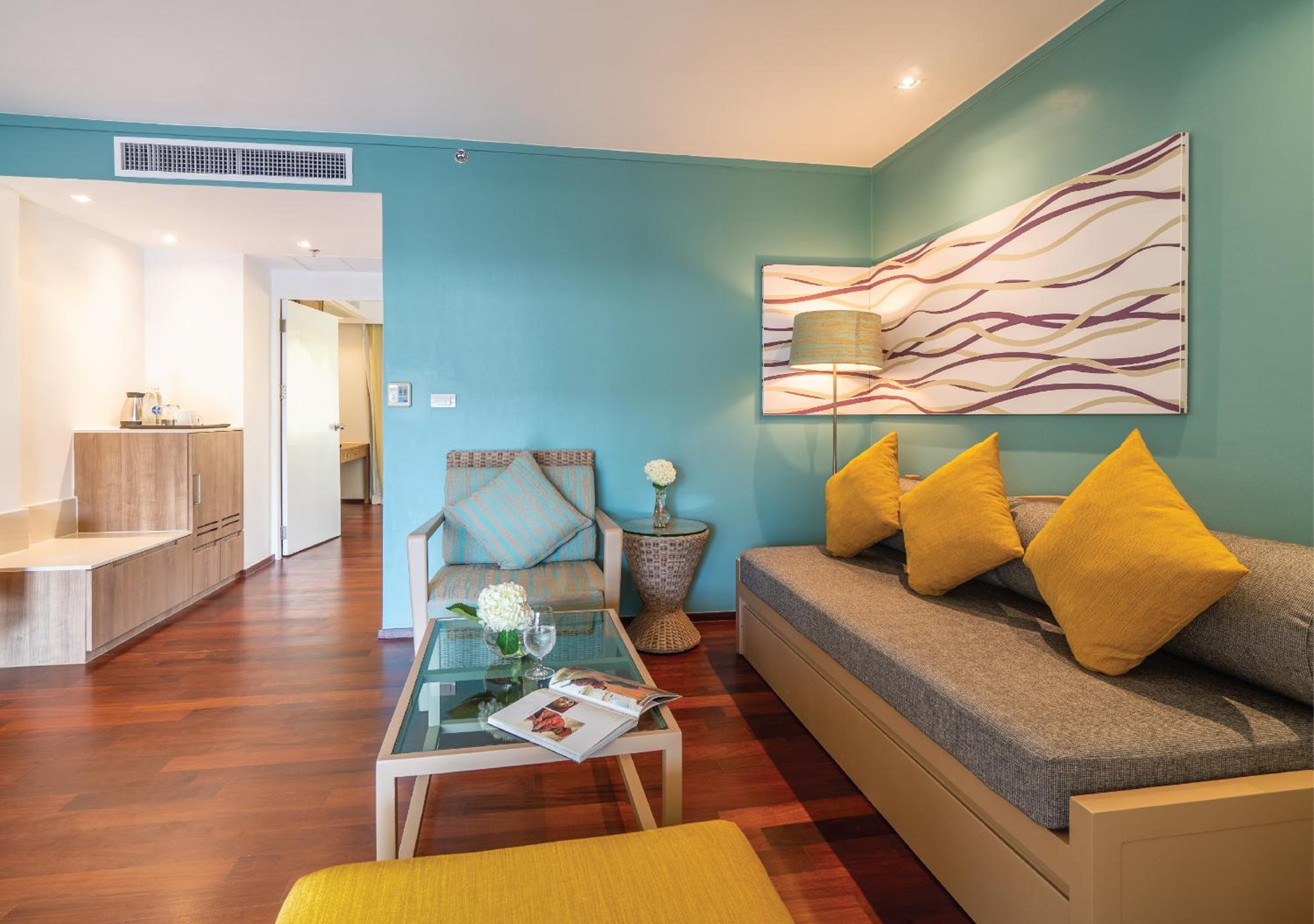 One-Bedroom Family Suite - Photo 4