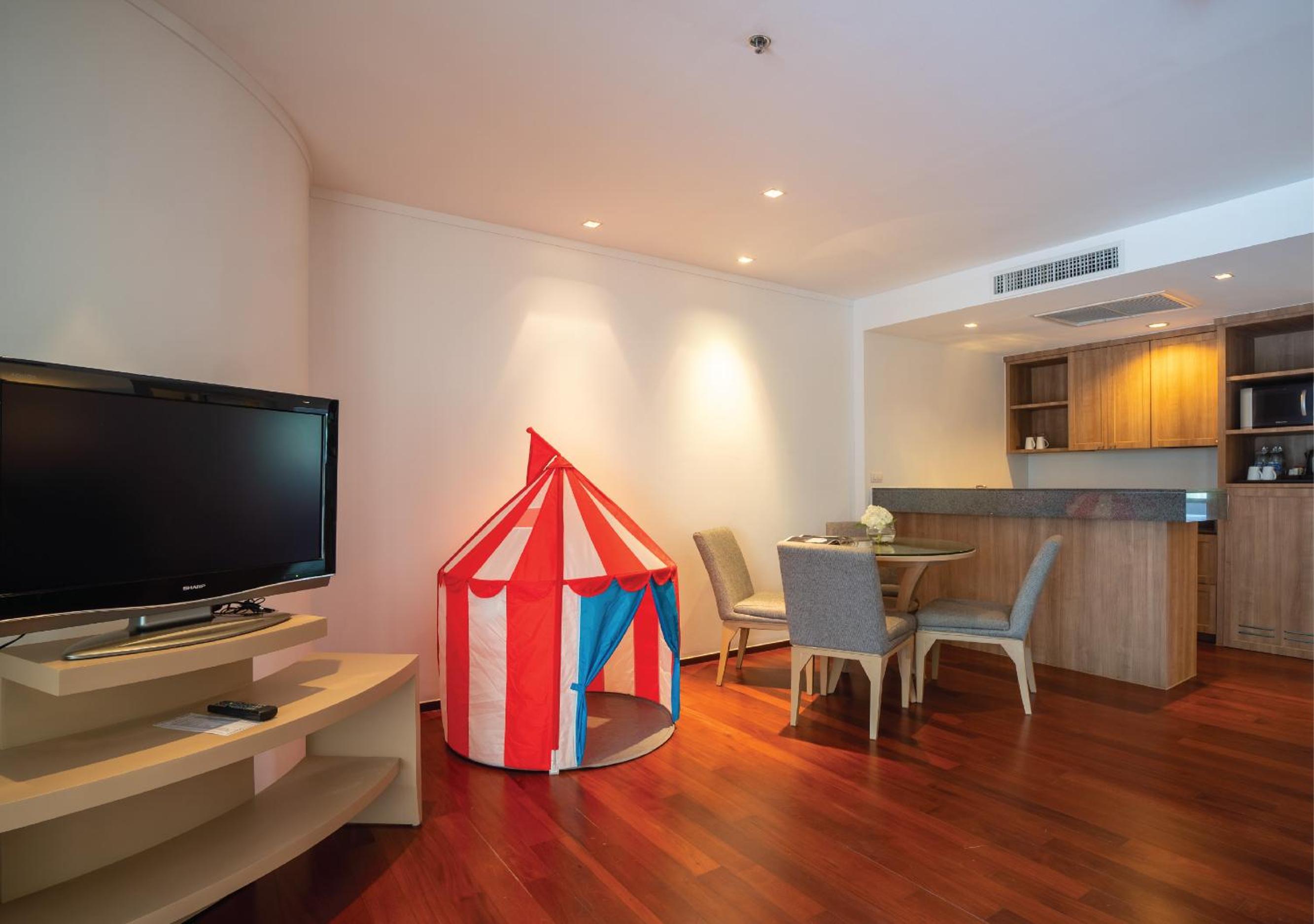 Two-Bedroom Family Suite - Photo 3