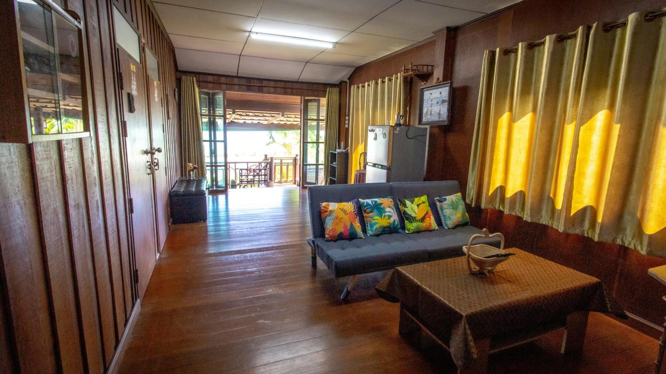 Two-Bedroom House - Photo 8