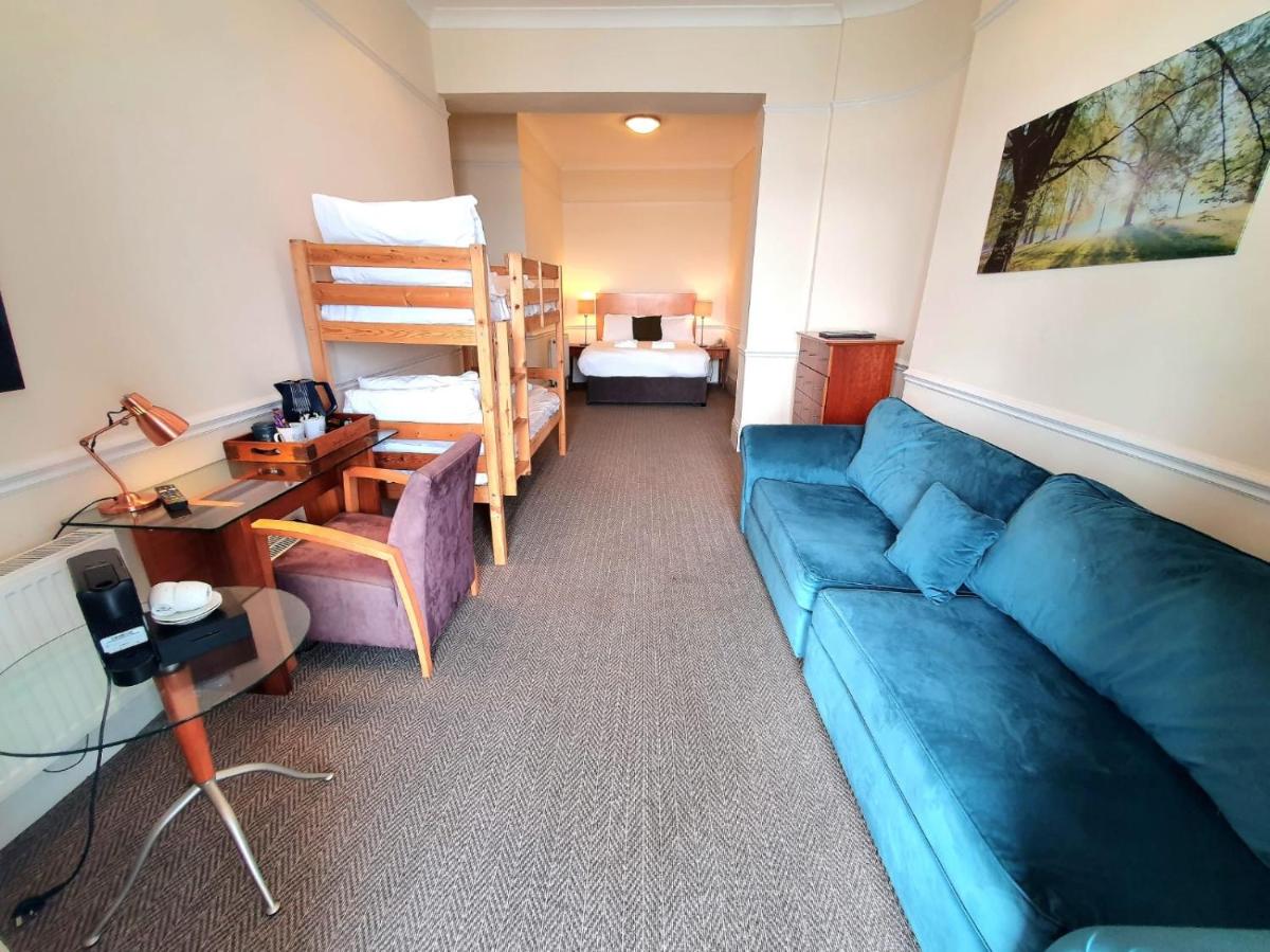 Family Room with Balcony photo 2