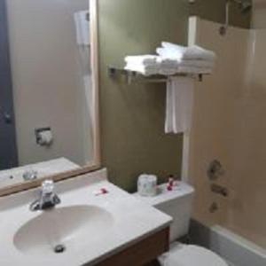 Queen Room - Pet Friendly/Non-Smoking - Photo 4