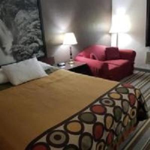 Queen Room - Pet Friendly/Non-Smoking - Photo 3