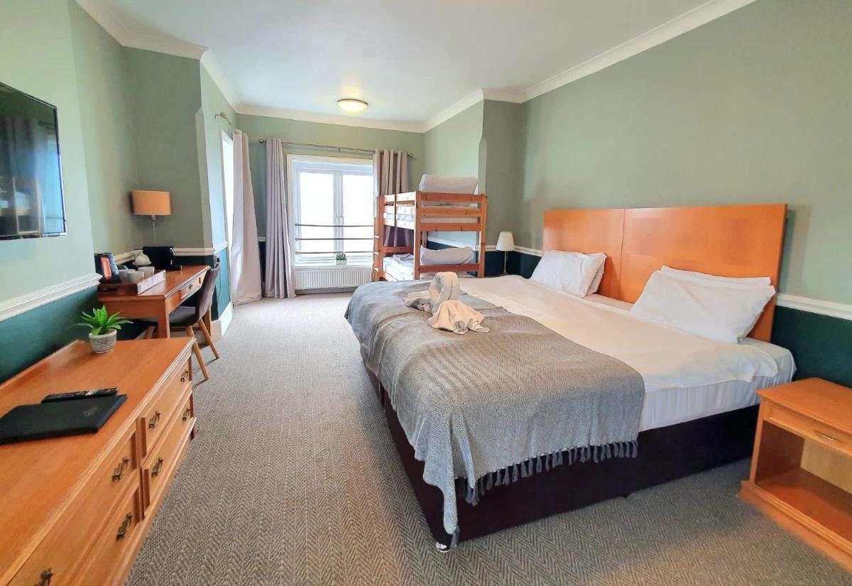 Family Room with Sea View photo 2