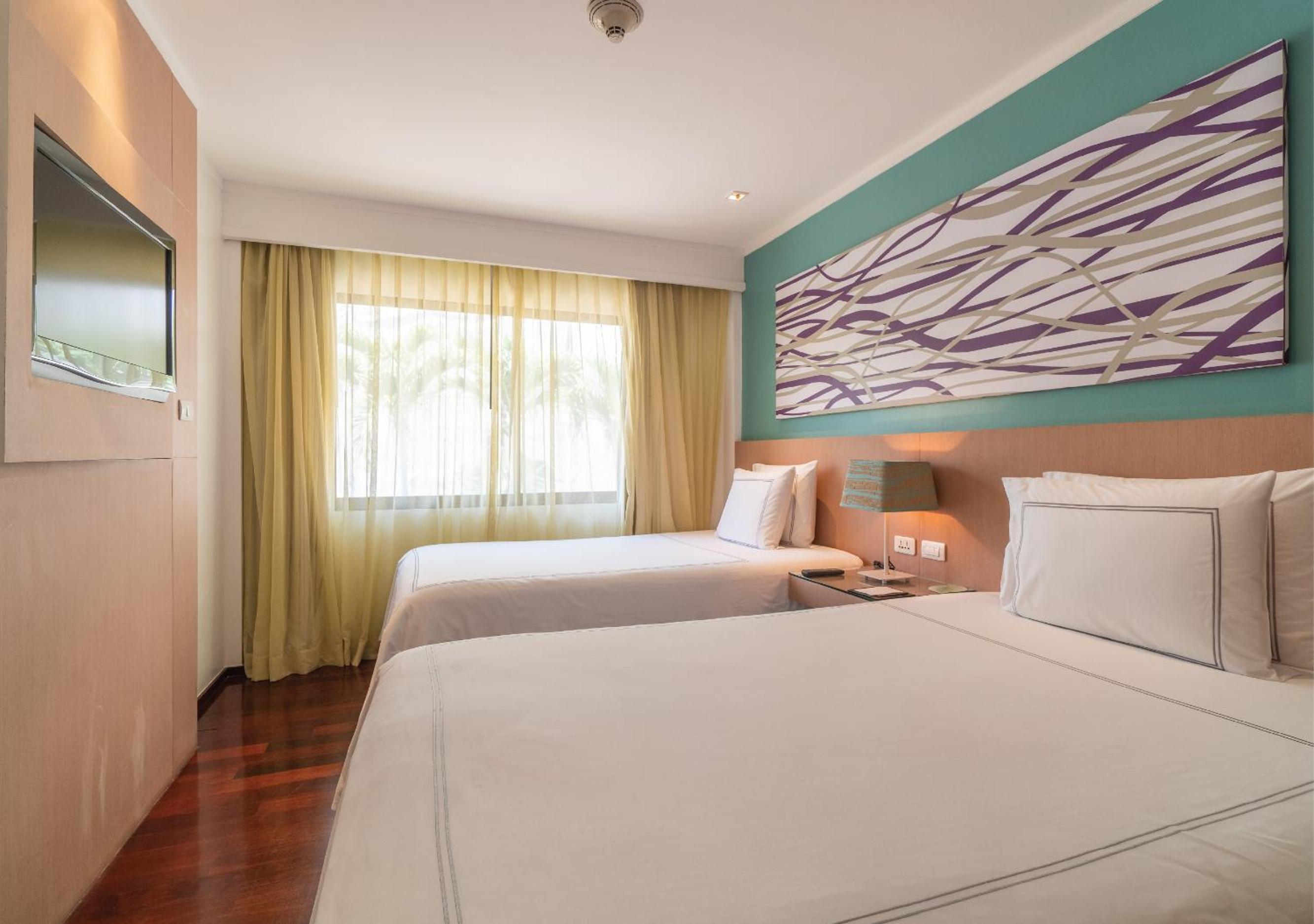 Three-Bedroom Premium Suite - Photo 7
