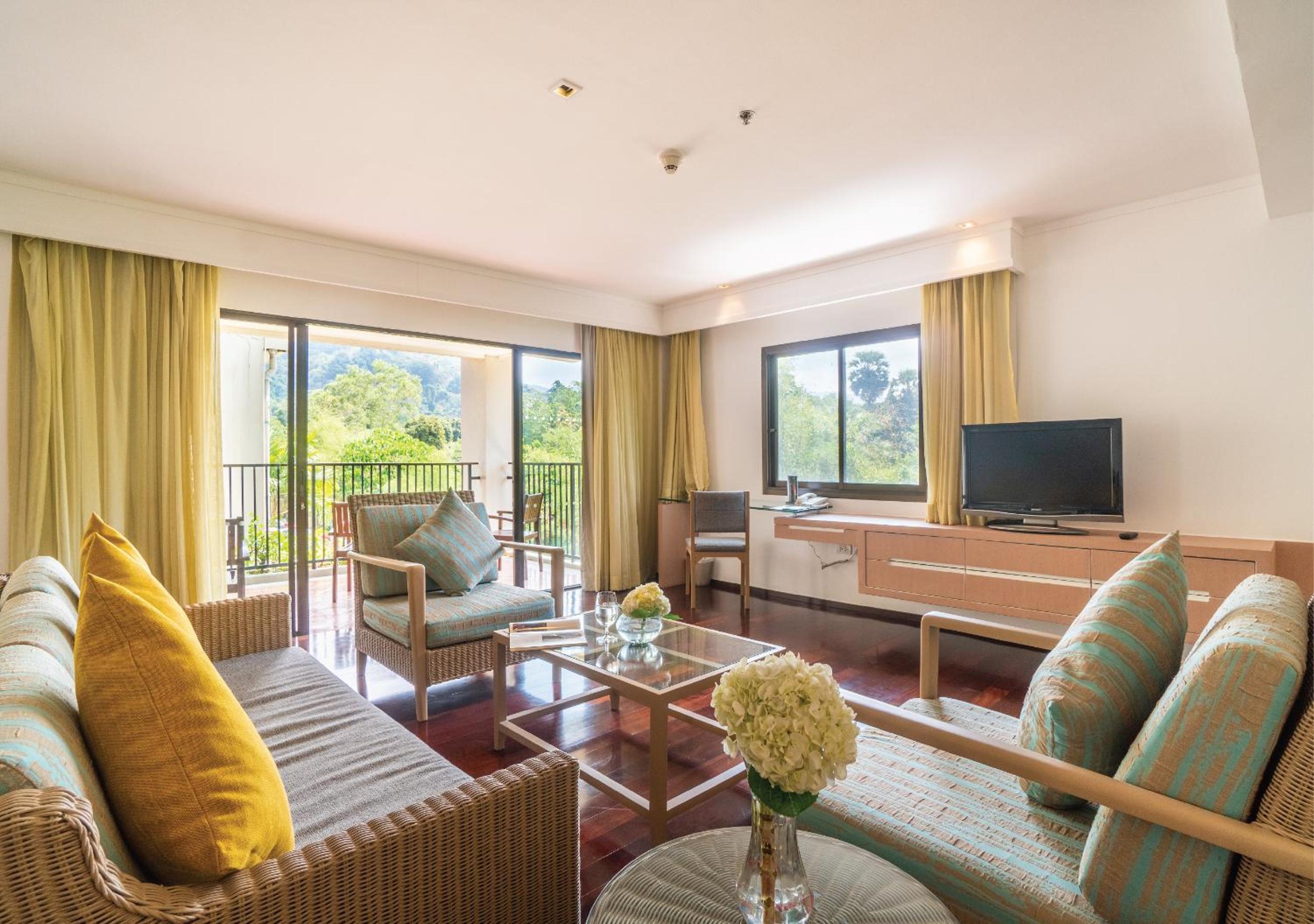 Three-Bedroom Premium Suite - Photo 5