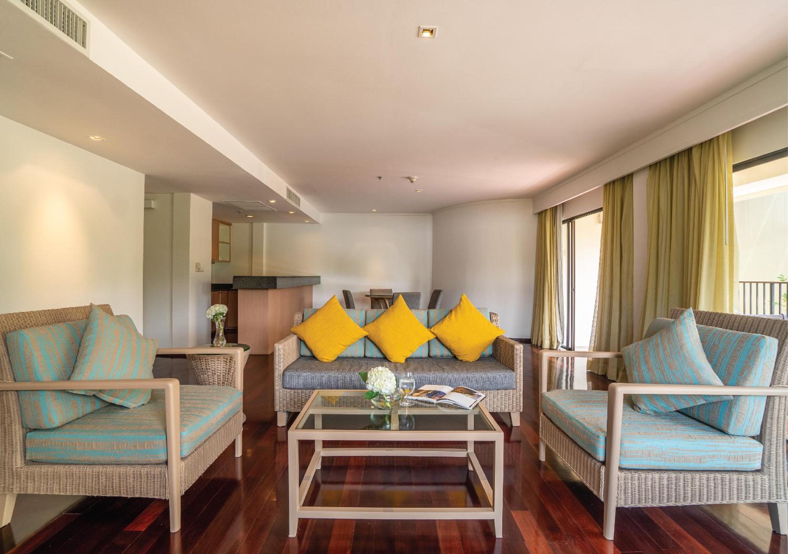 Three-Bedroom Premium Suite - Photo 4
