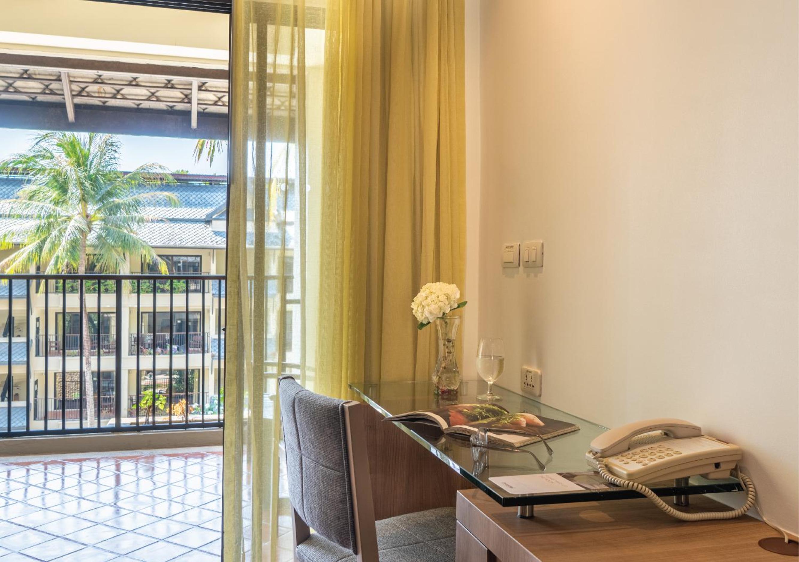 One-Bedroom Suite with Terrace - Photo 3