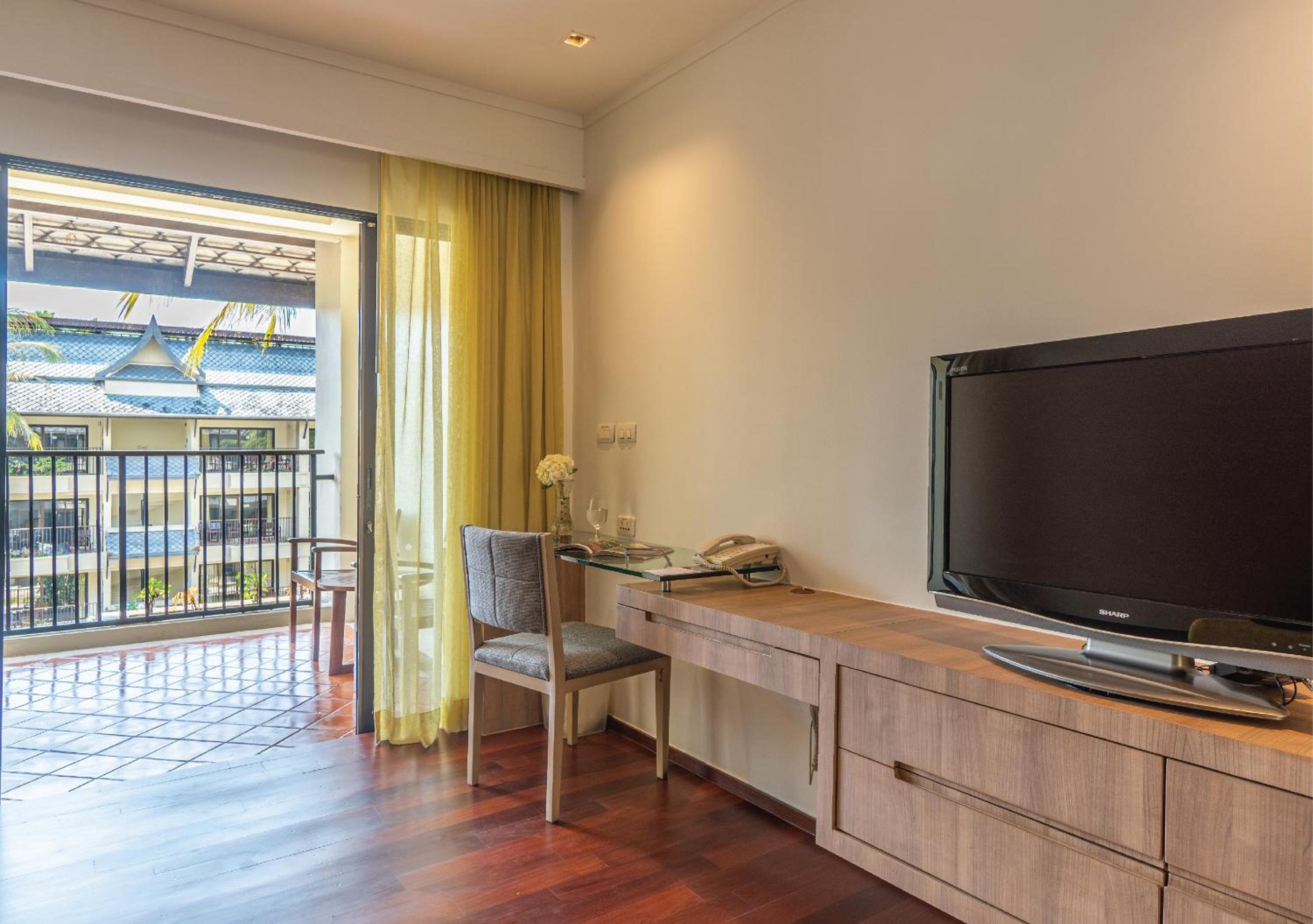 One-Bedroom Suite with Terrace - Photo 4
