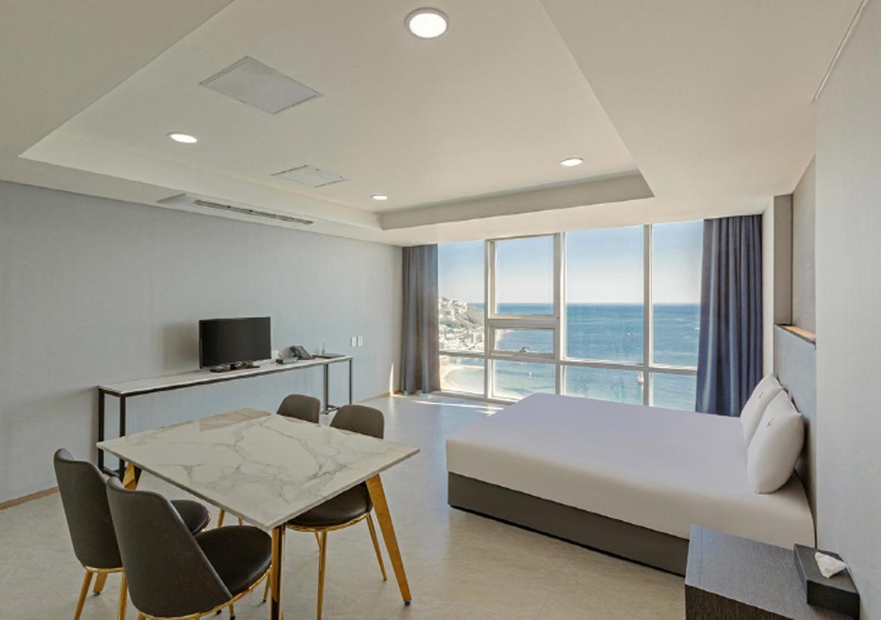 Swimming pool PKG for 2 people - Suite Room with Sea View - Photo 1