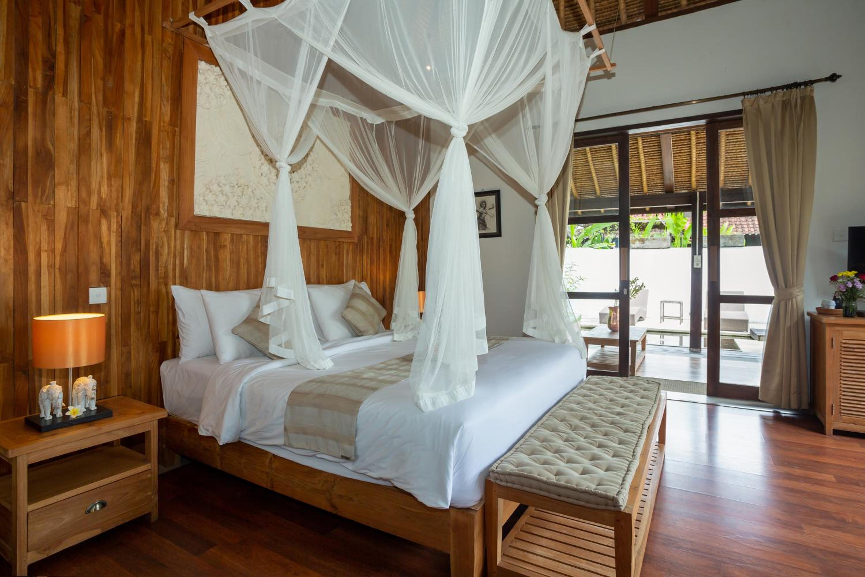 Villa with Private Pool - Photo 1