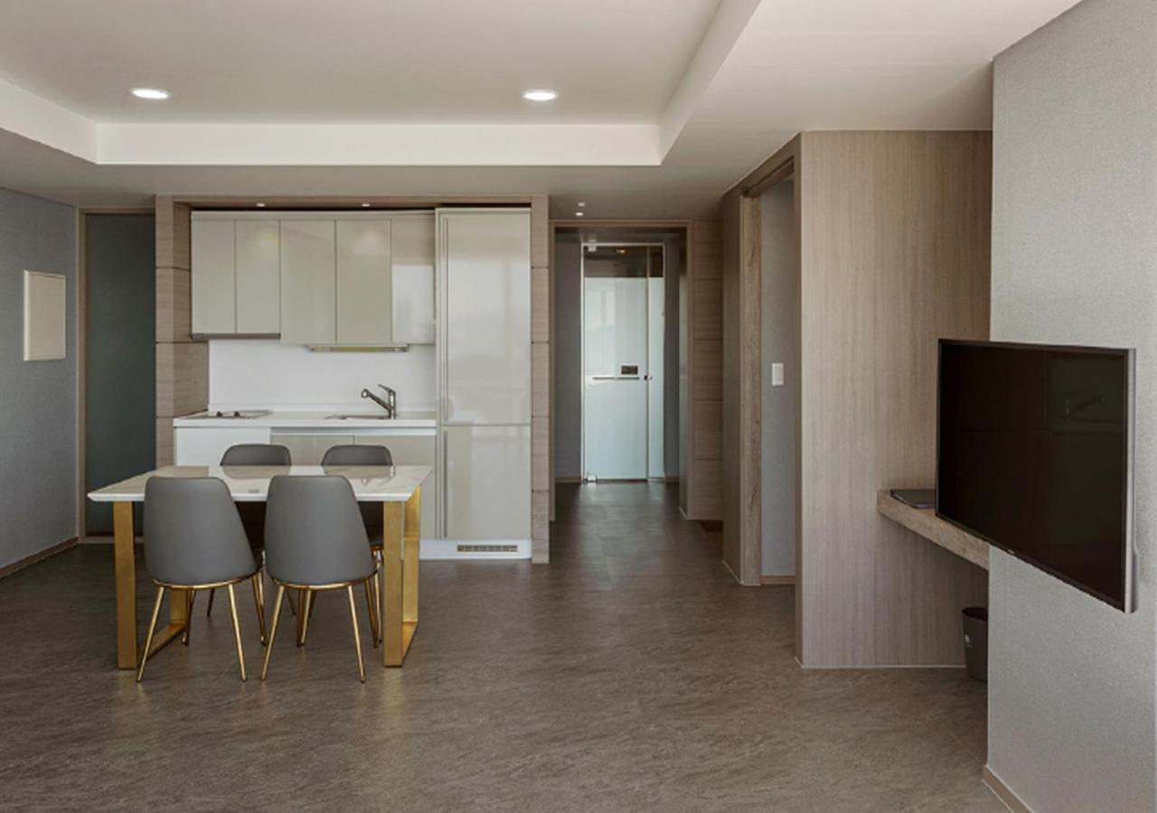 Swimming pool PKG for 2 people - Corner Suite with Sea View  - Photo 1
