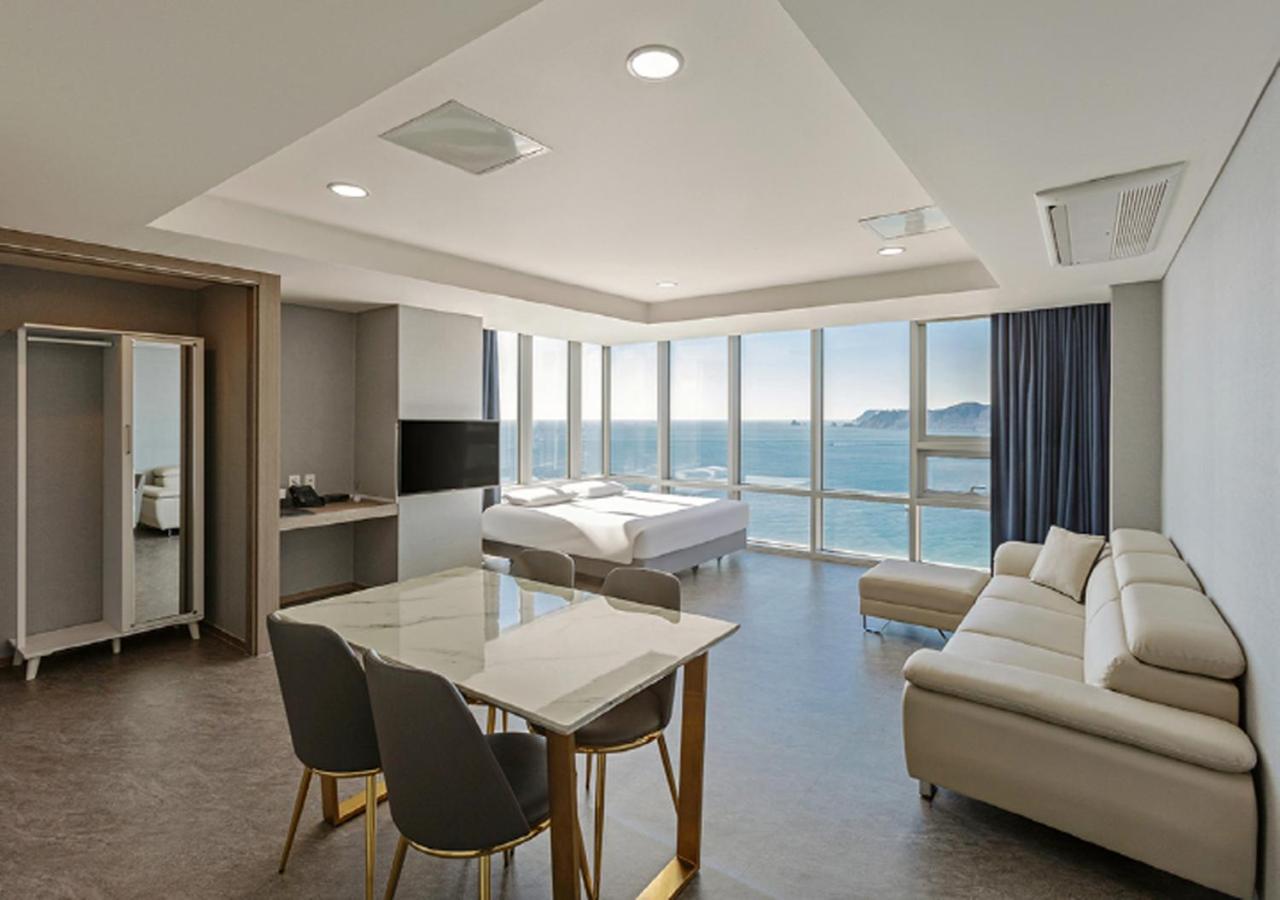 Swimming pool PKG for 2 people - Corner Suite with Sea View  - Photo 6