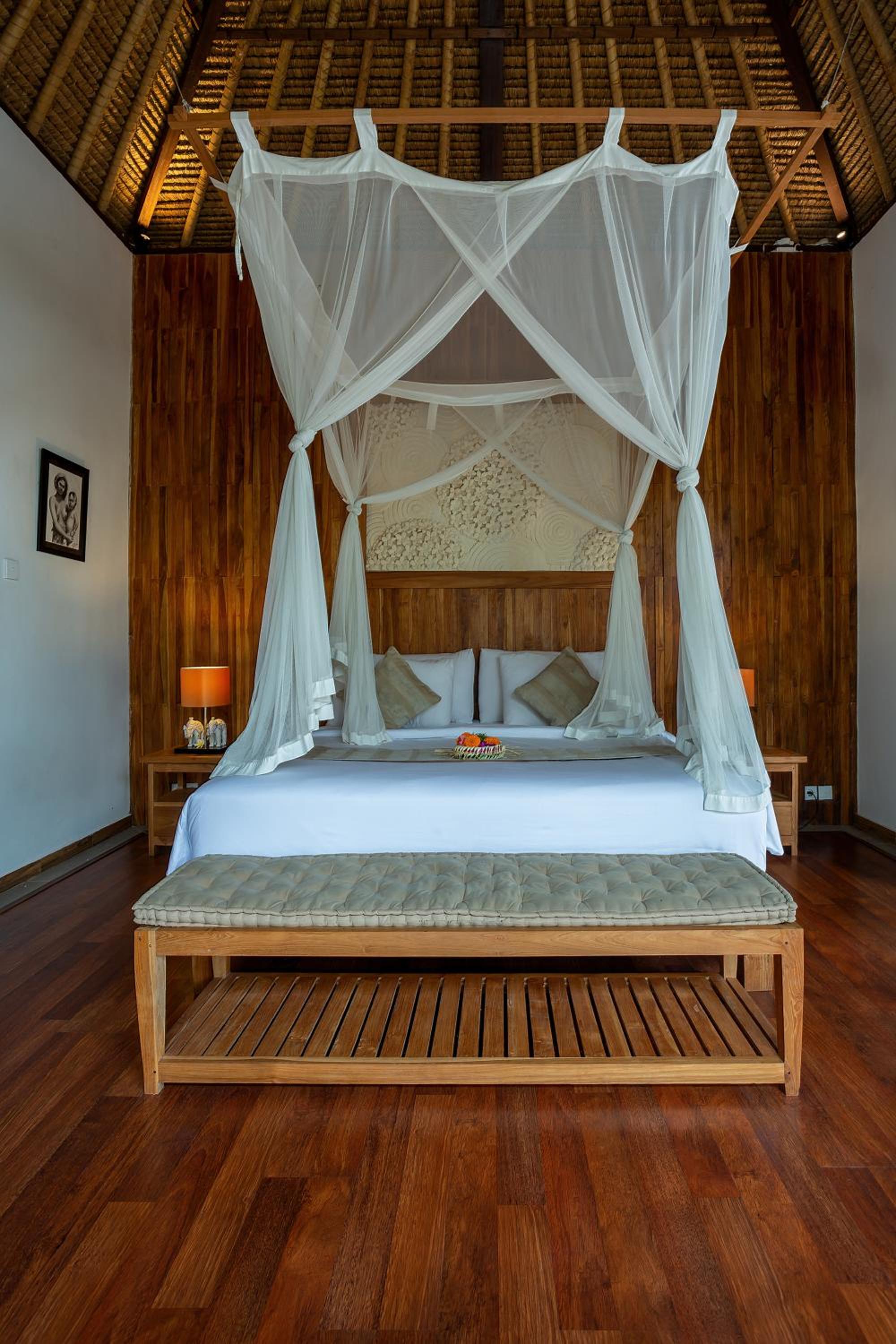 Villa with Private Pool - Photo 7