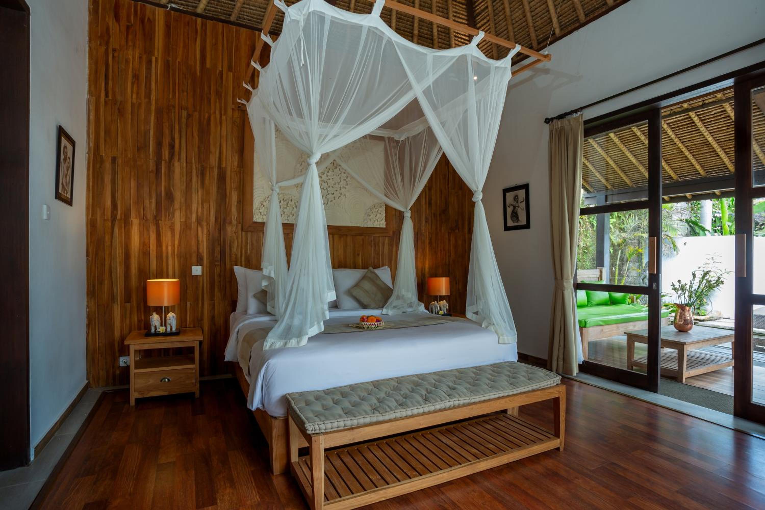 Villa with Private Pool - Photo 8