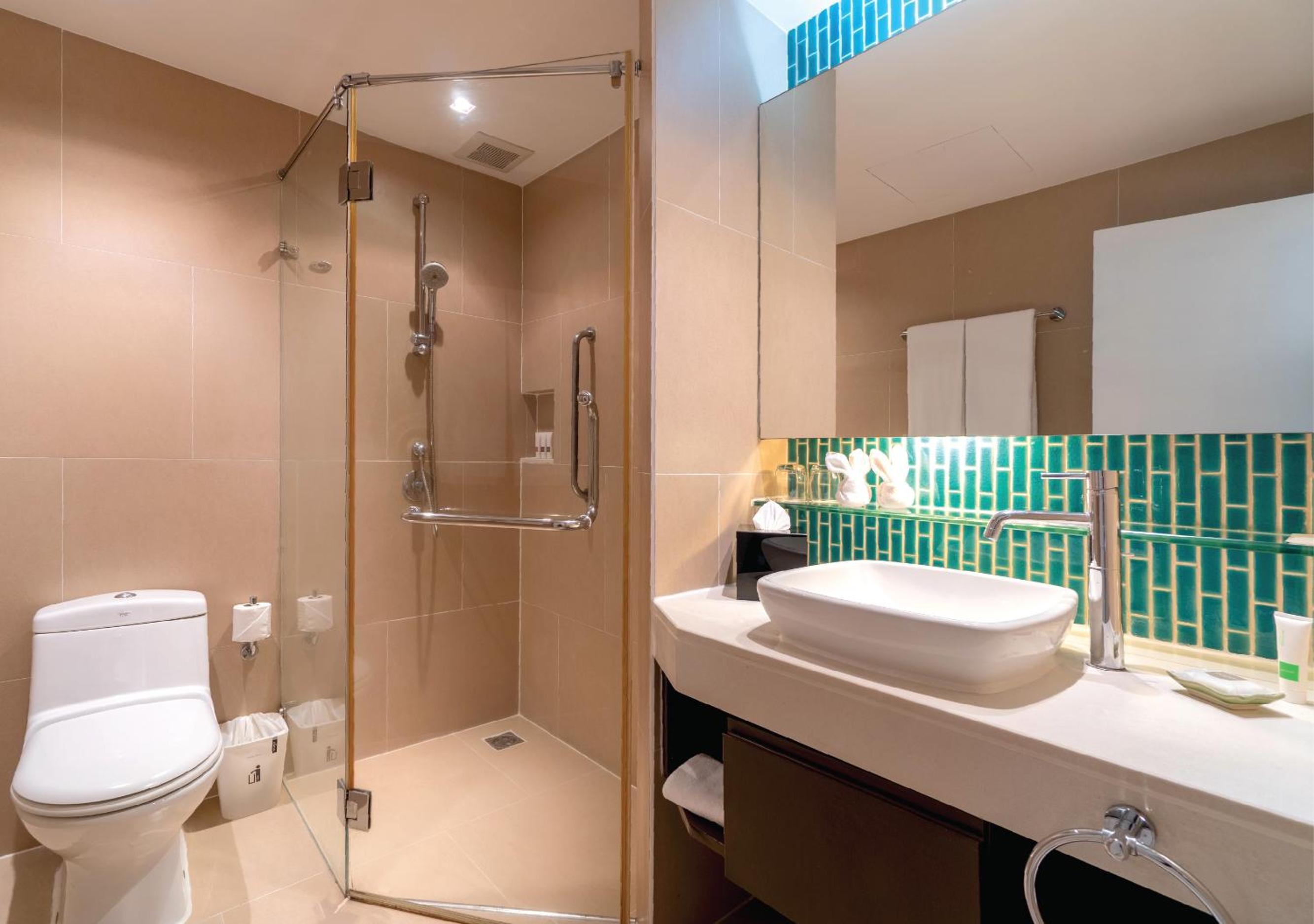 One-Bedroom Suite with Terrace and Pool View - Photo 5