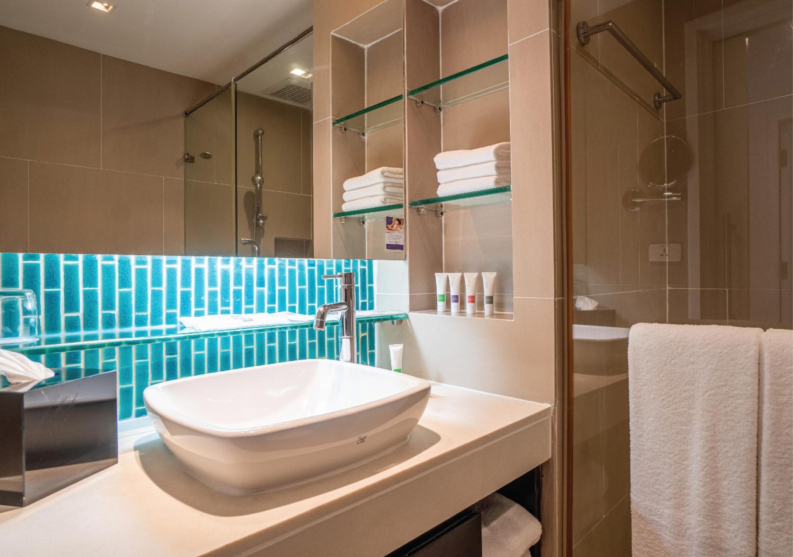 Two-Bedroom Suite with Terrace and Pool View - Photo 6