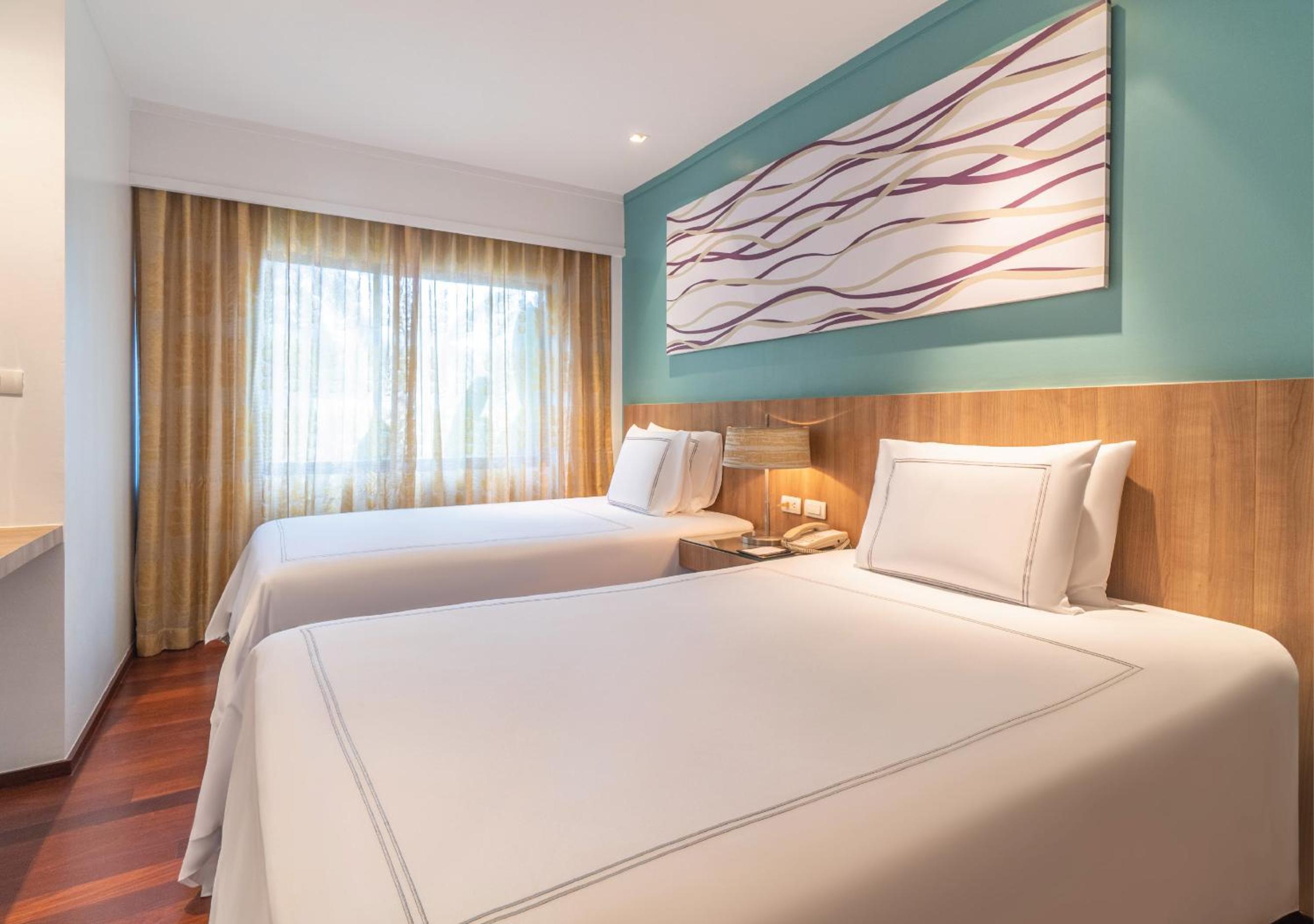Two-Bedroom Suite with Terrace and Pool View - Photo 2