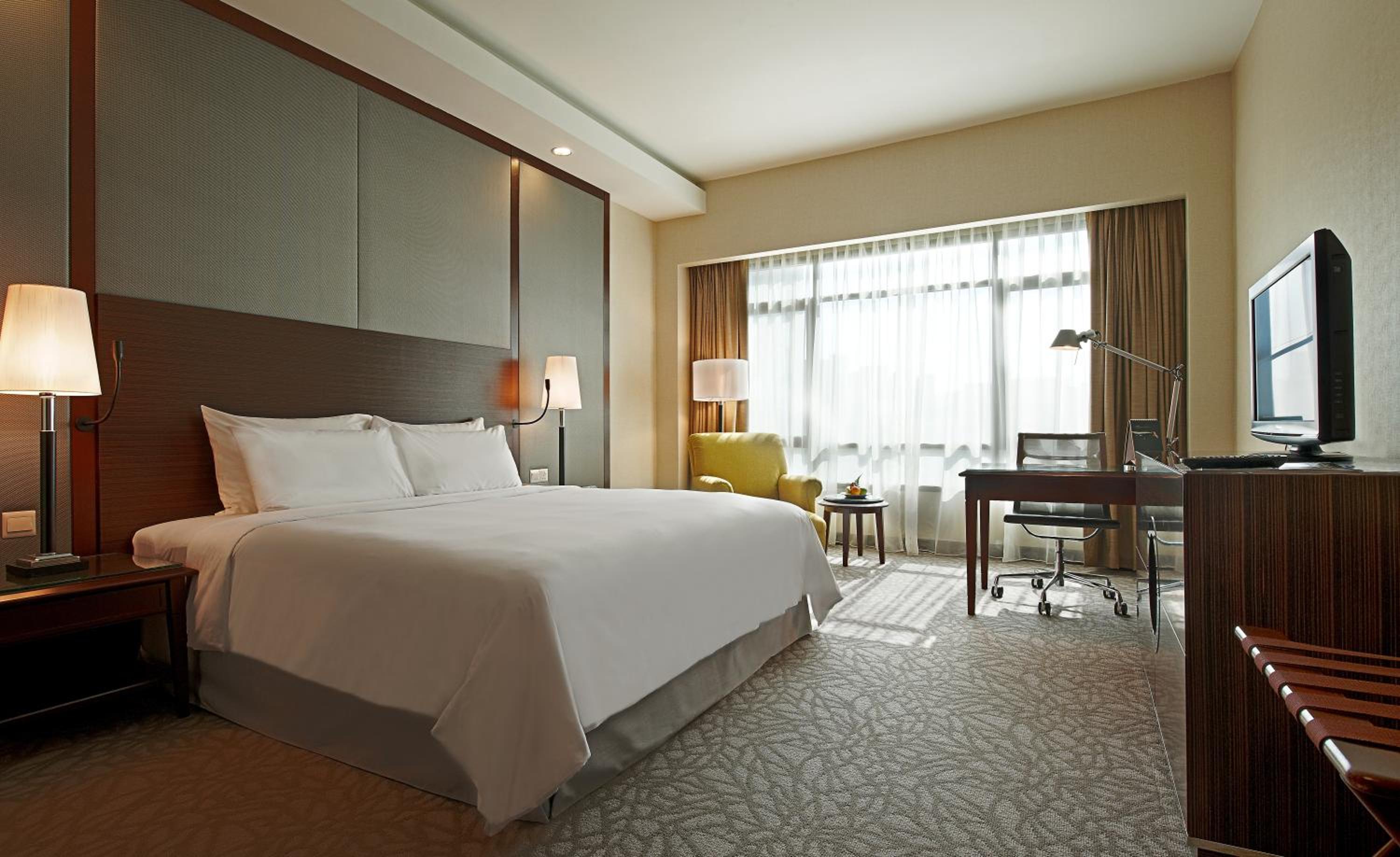 Deluxe King Room - Photo 4