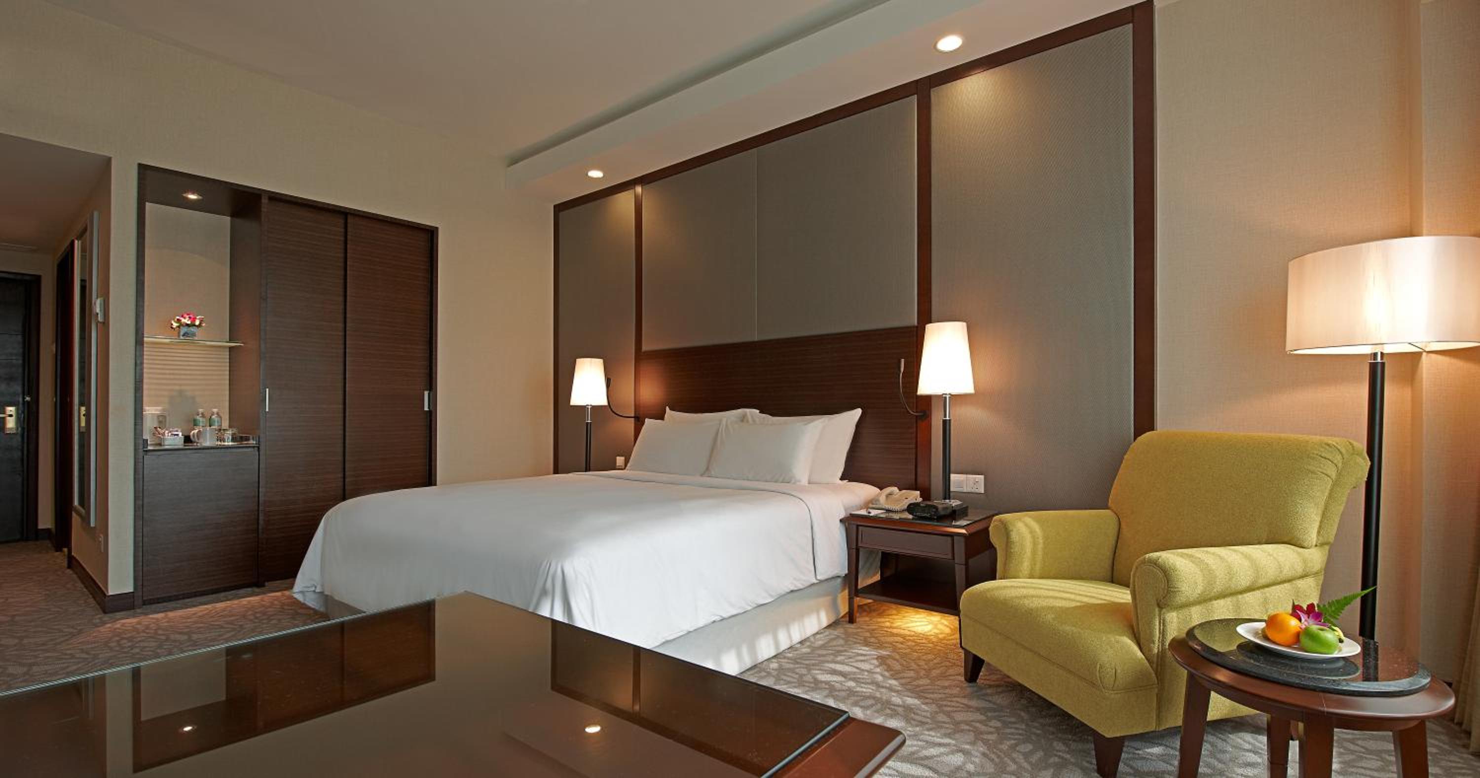 Deluxe King Room - Photo 5