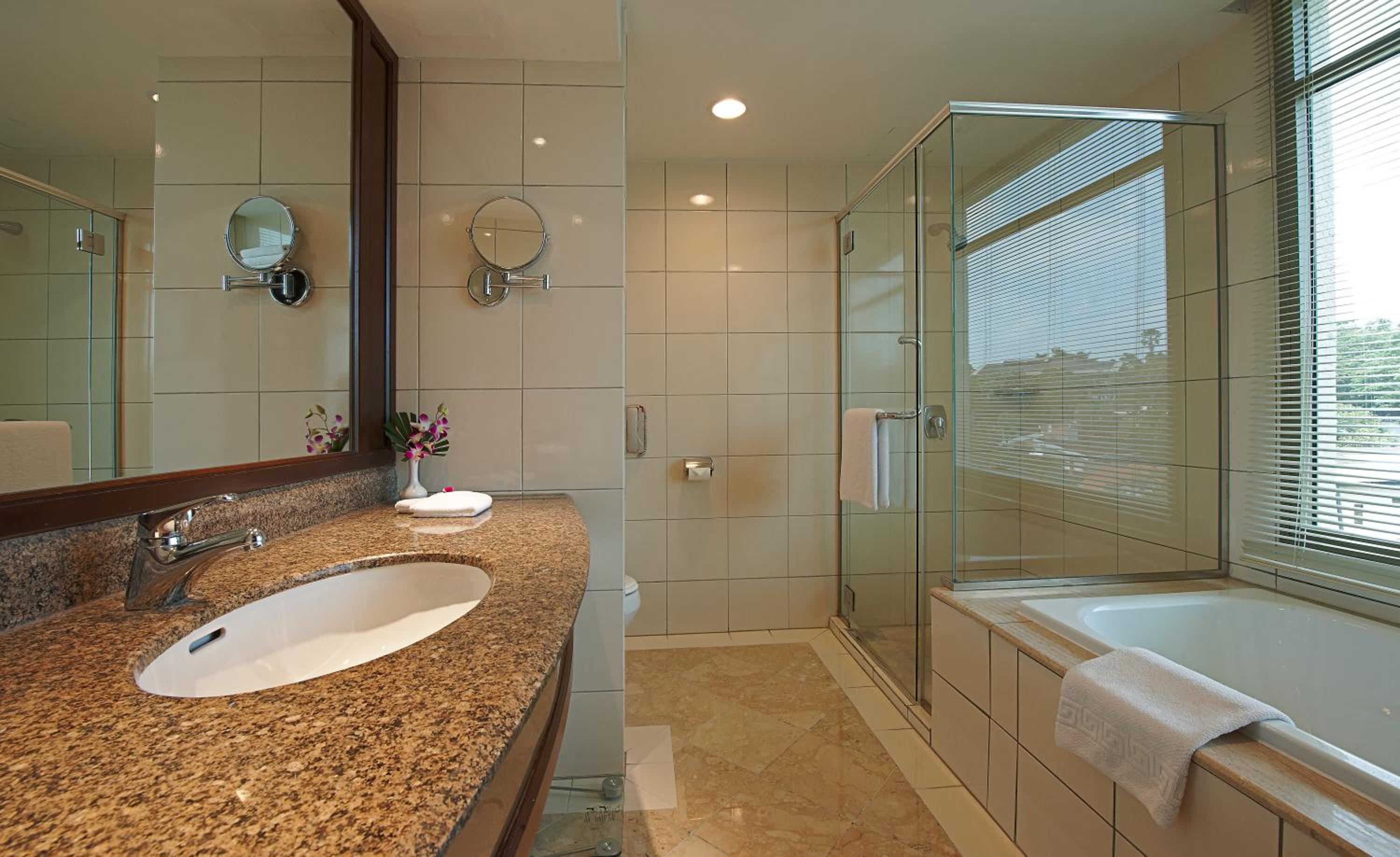 Deluxe King Room - Photo 6