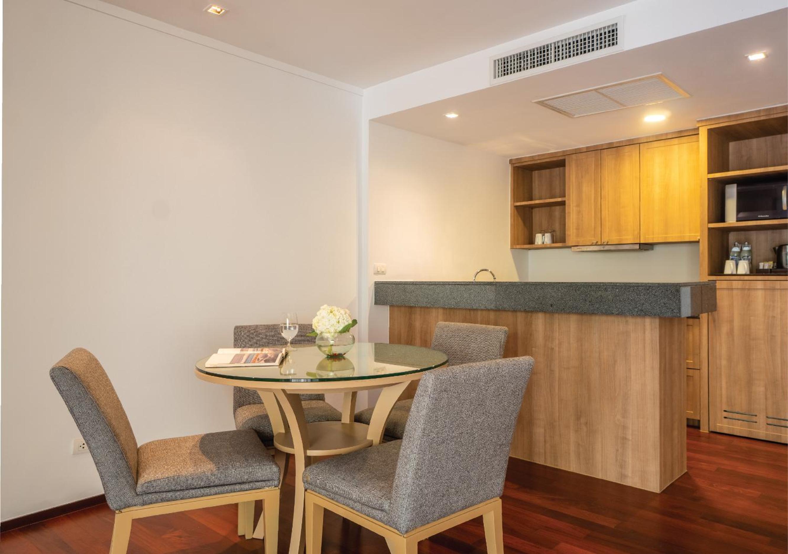 Two-Bedroom Suite with Terrace - Photo 3