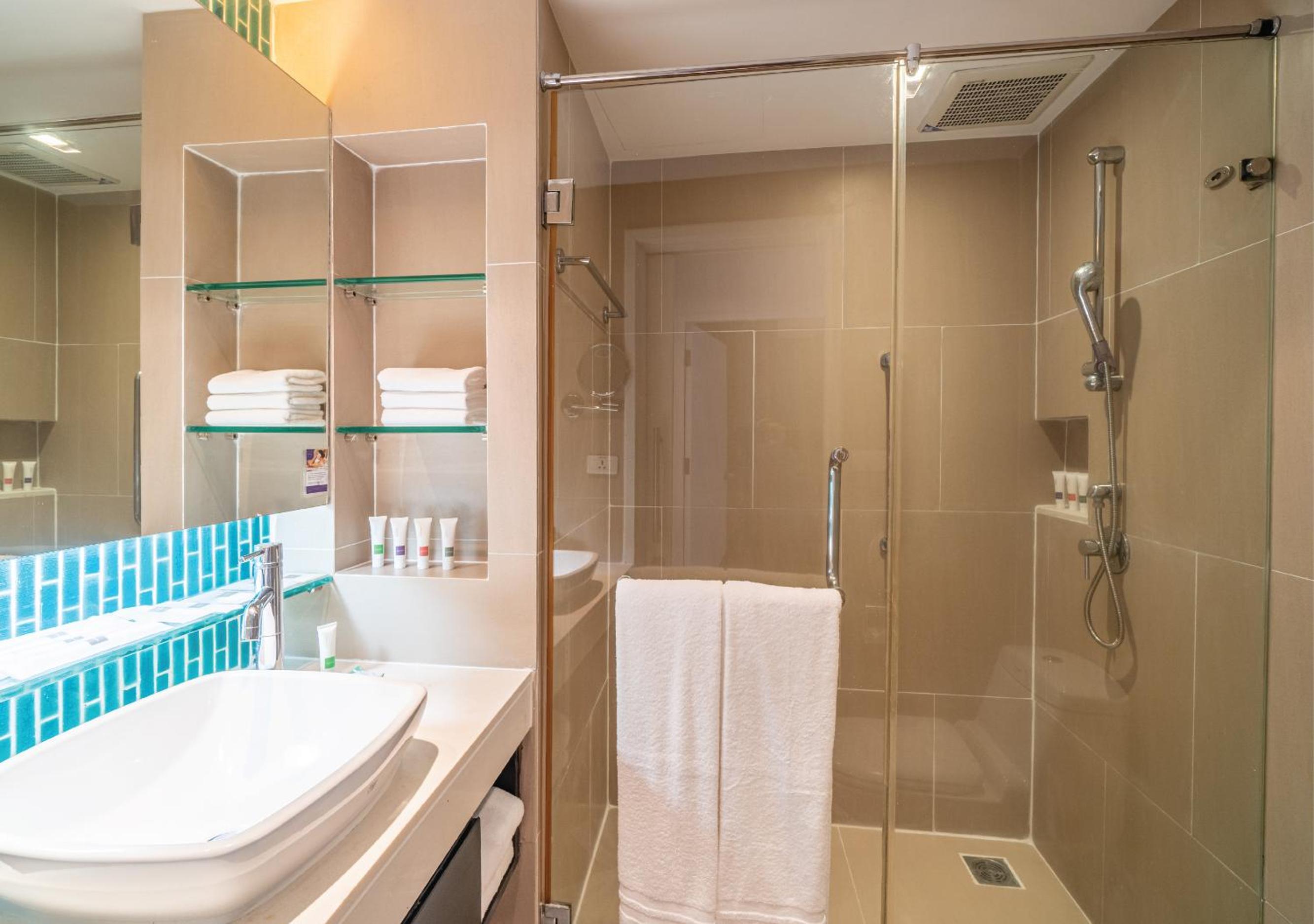 Two-Bedroom Suite with Terrace - Photo 6