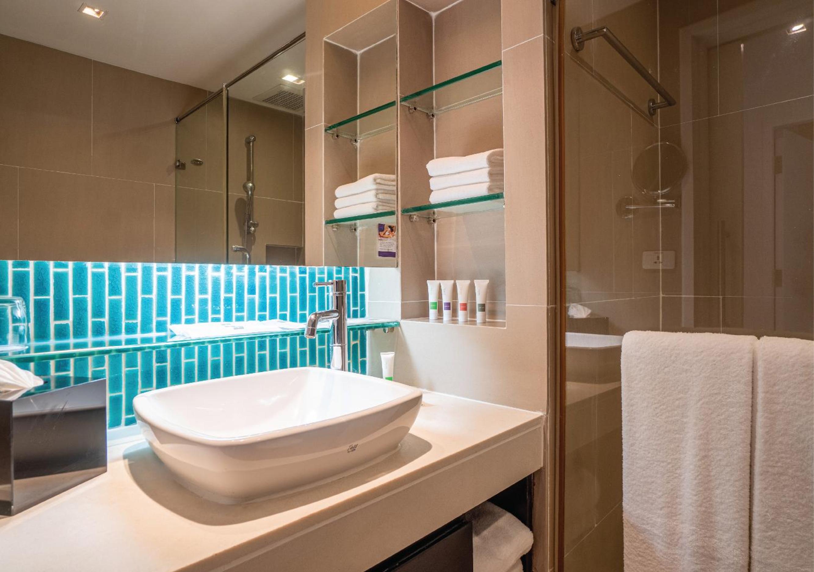 Two-Bedroom Suite with Terrace - Photo 5